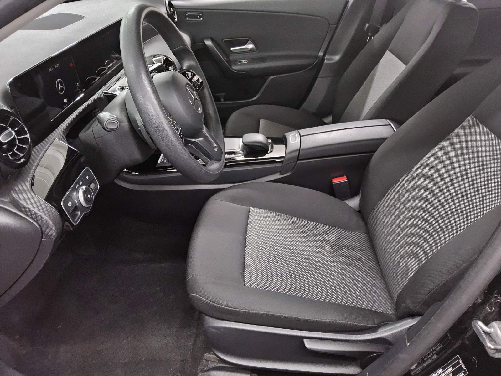 Mercedes-Benz A 250 e Navi LED PDC Shz 9