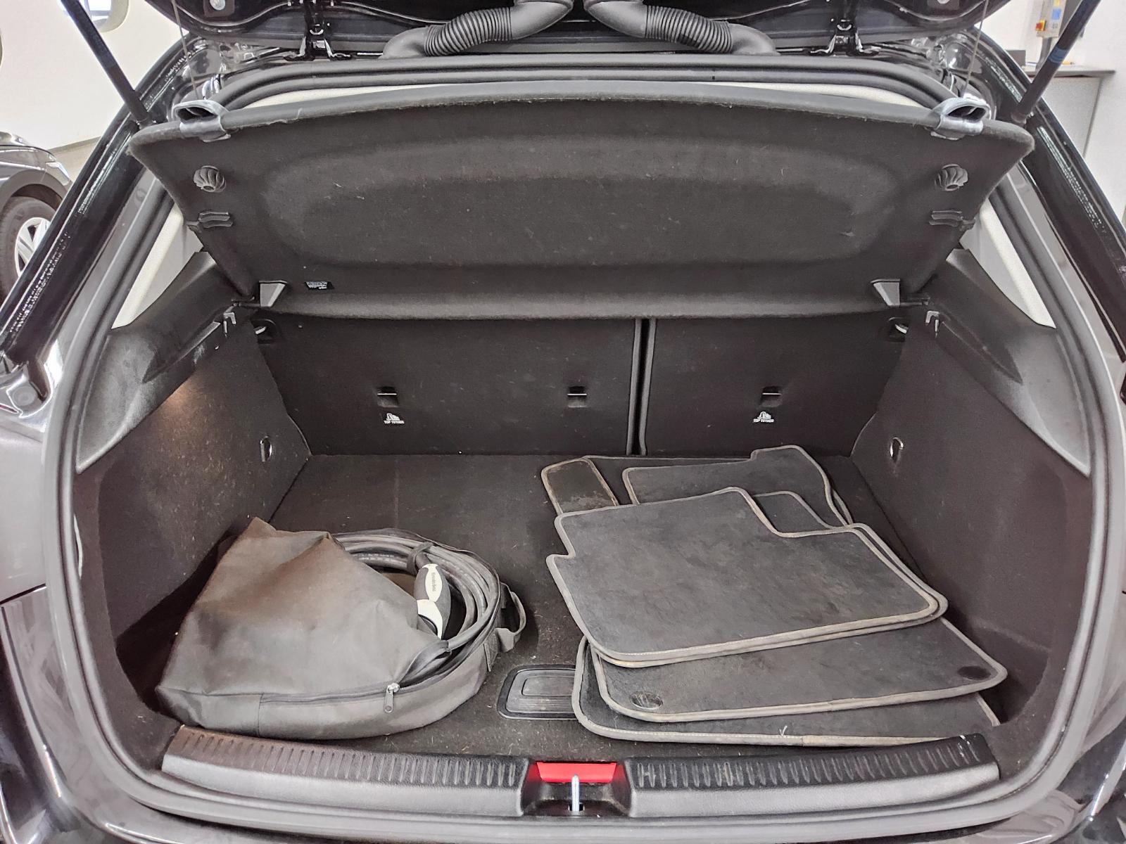 Mercedes-Benz A 250 e Navi LED PDC Shz 12