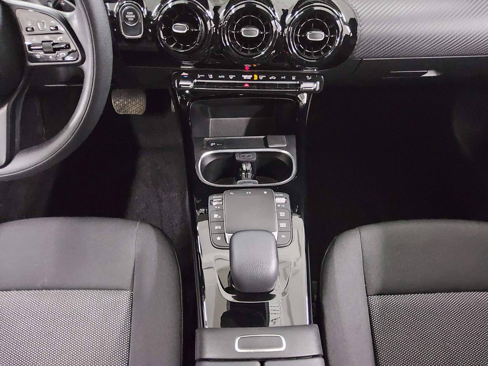 Mercedes-Benz A 250 e Navi LED PDC Shz 6