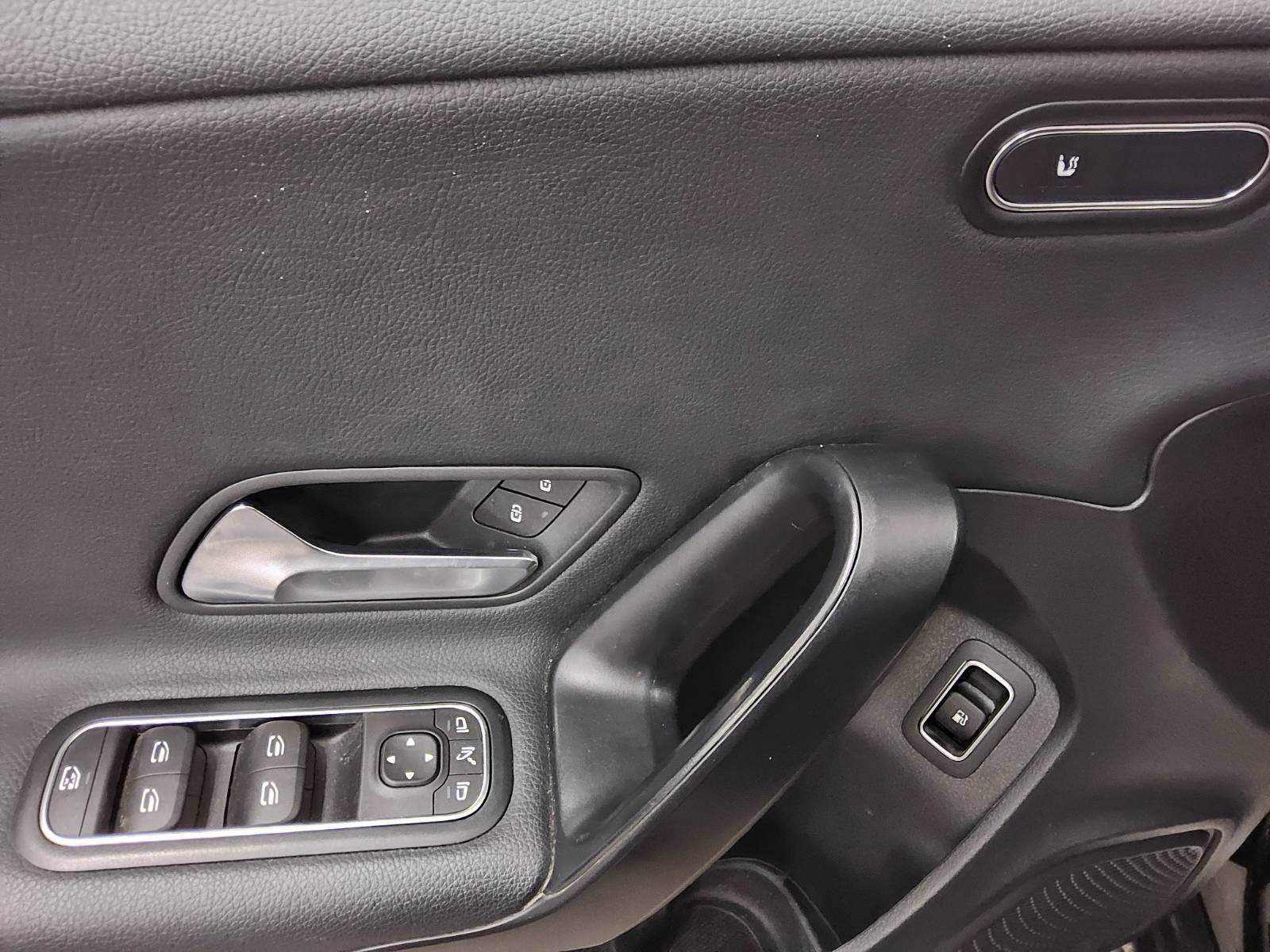 Mercedes-Benz A 250 e Navi LED PDC Shz 10