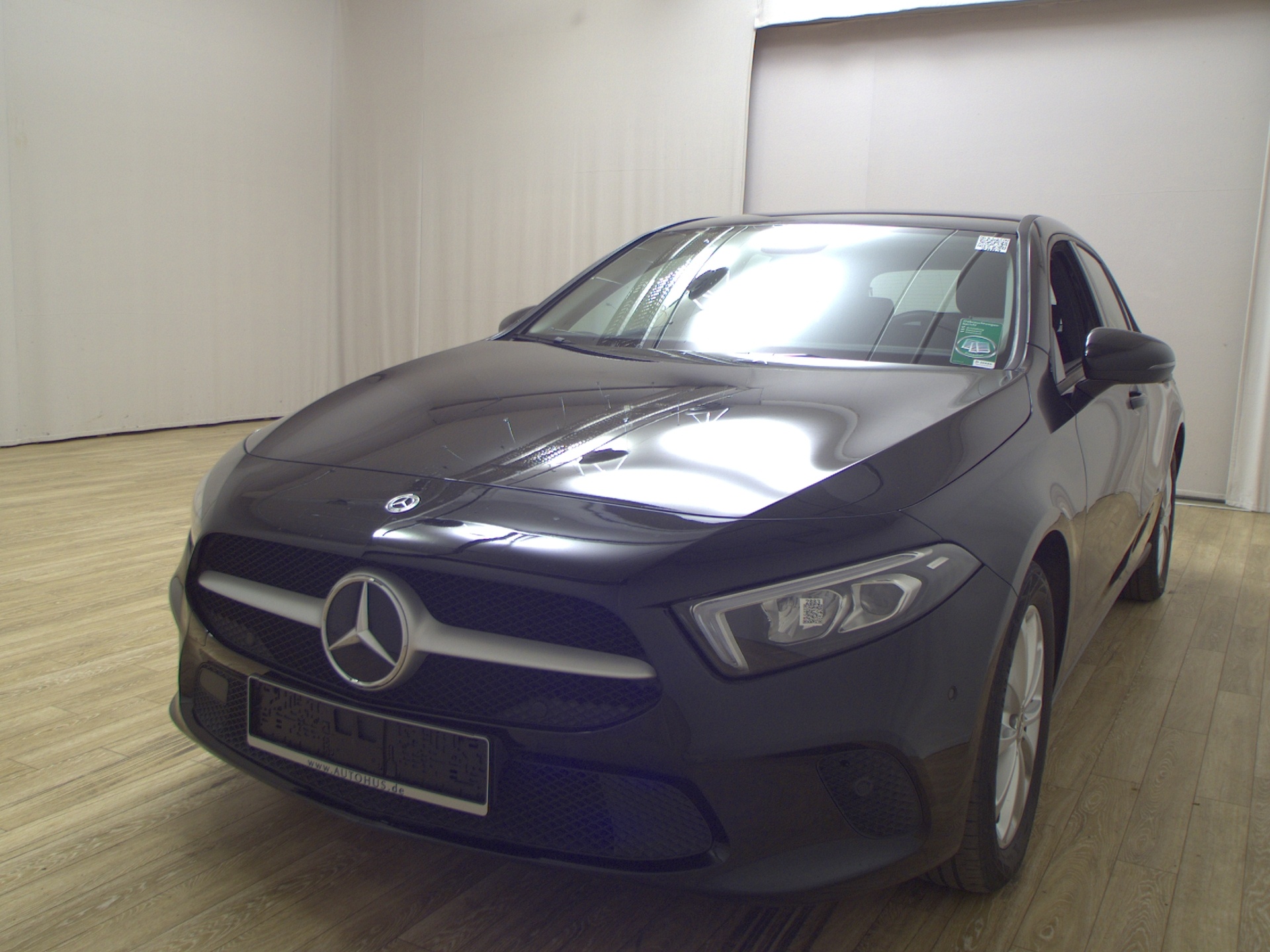 Mercedes-Benz A 250 e Navi LED PDC Shz 2