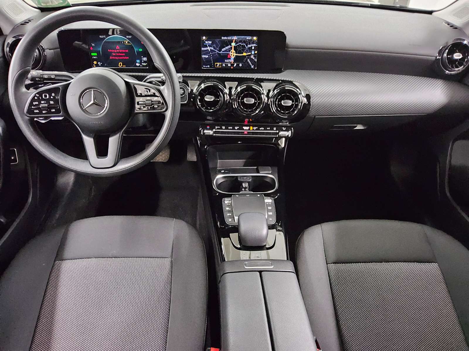 Mercedes-Benz A 250 e Navi LED PDC Shz 5