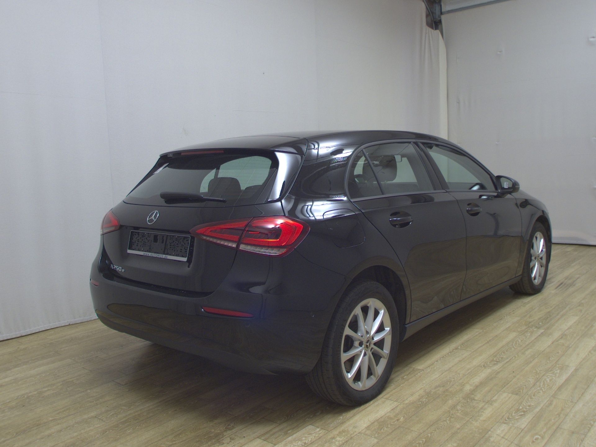 Mercedes-Benz A 250 e Navi LED PDC Shz 4