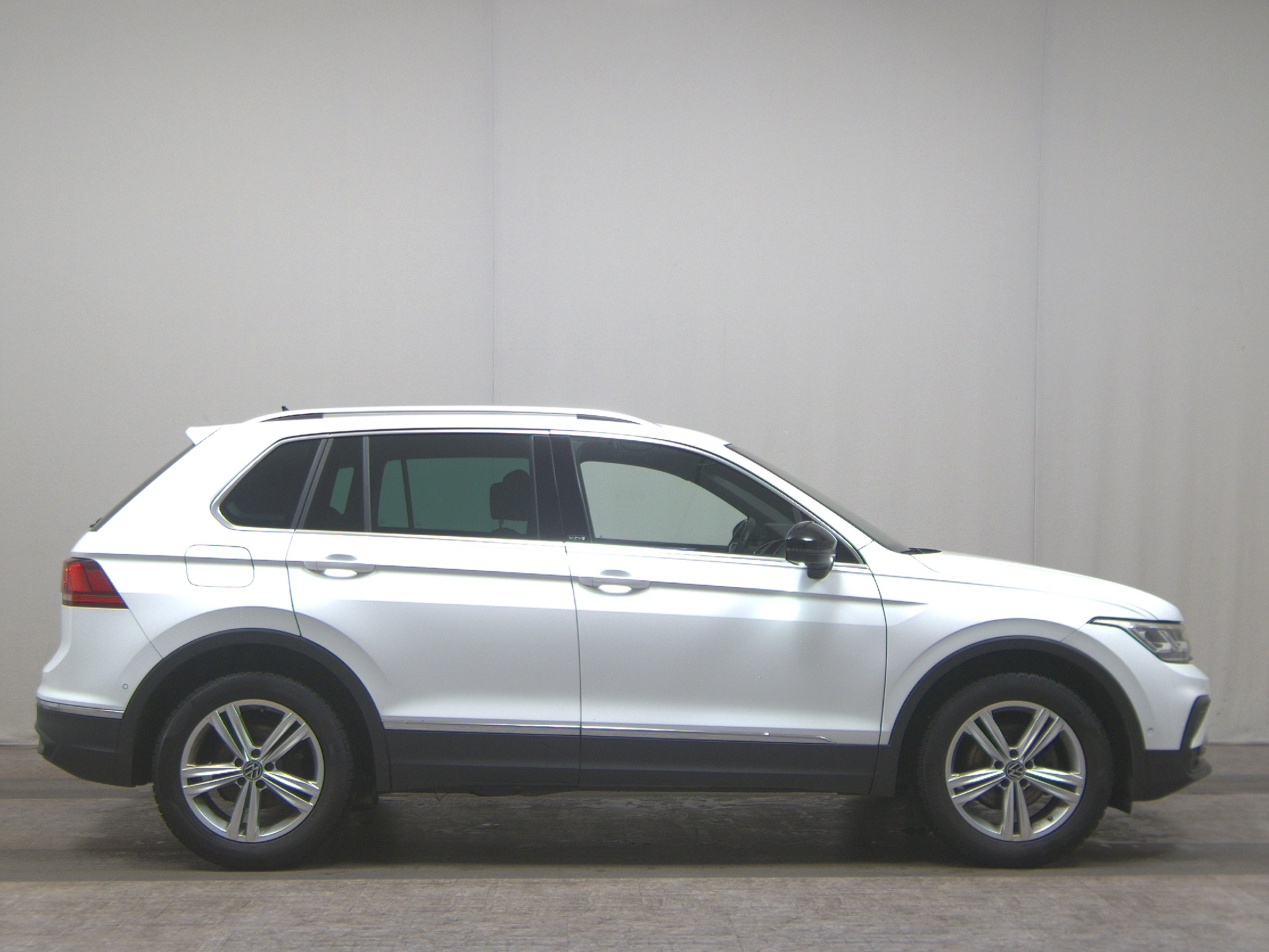 Volkswagen Tiguan 1.5 TSI Move AHK Navi DC Matrix RfK ACC
