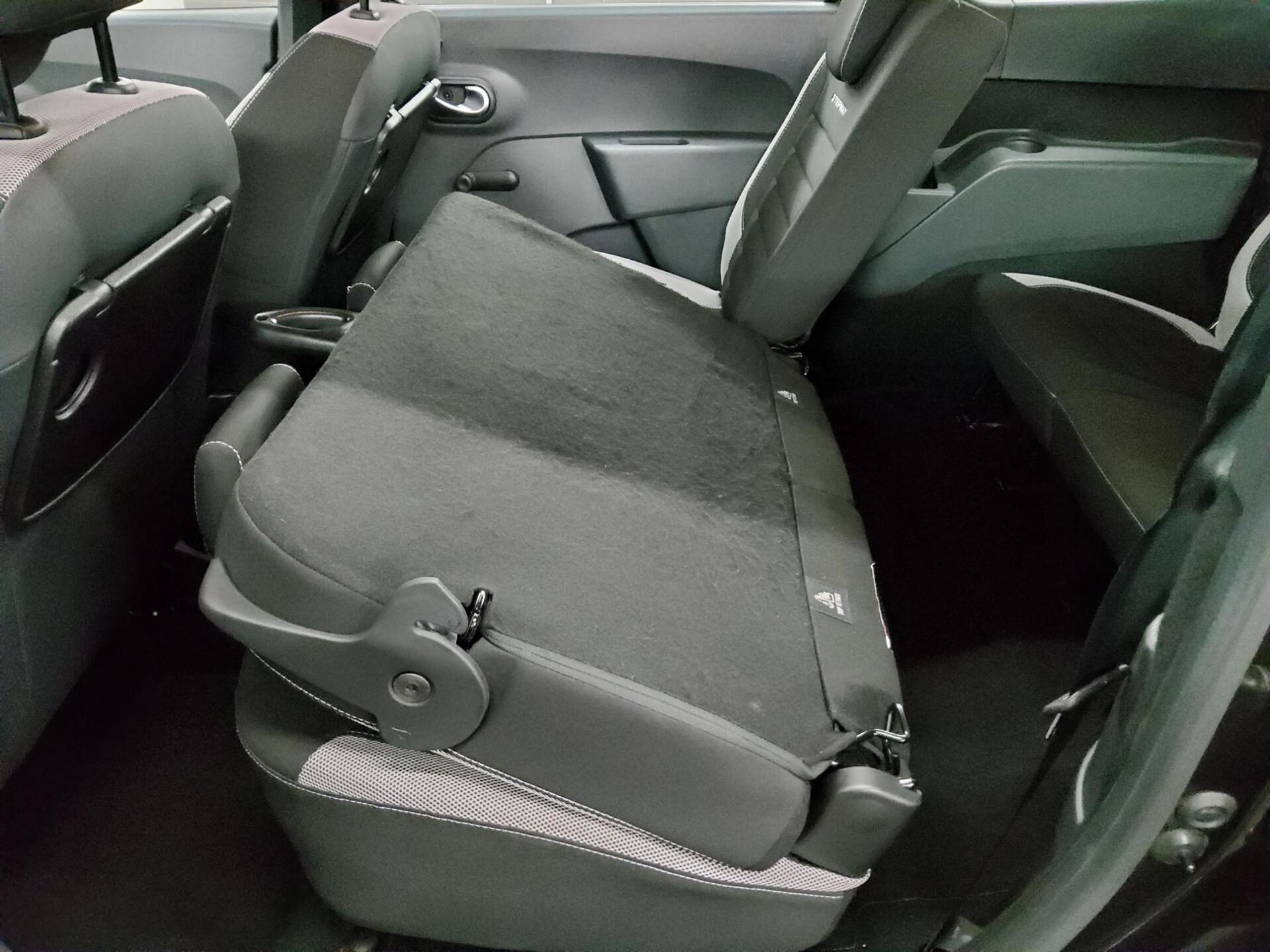 Dacia Lodgy 1.3 TCe 7-Sitze Navi BT SHZ 13