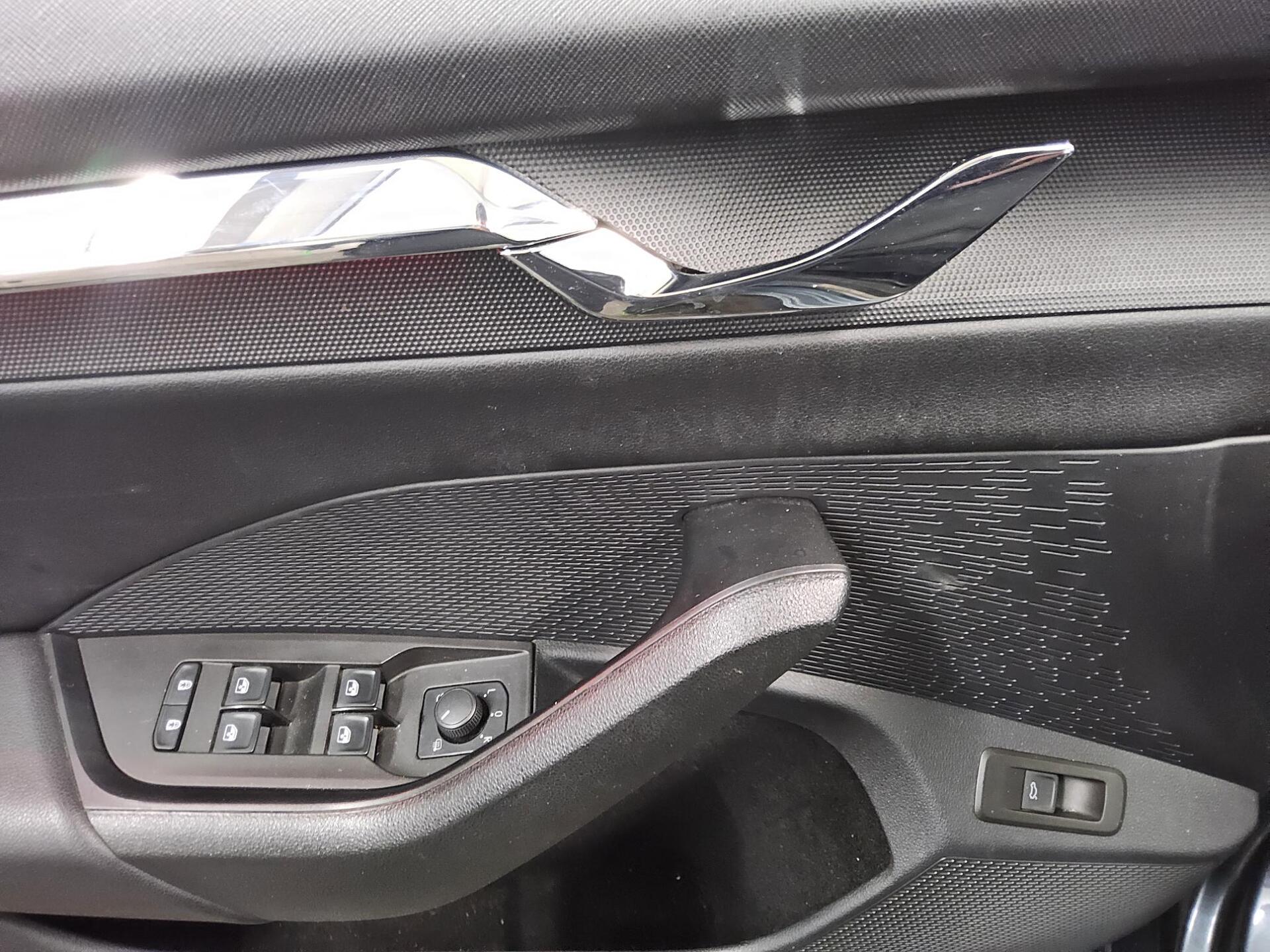 Skoda Octavia Kombi 2.0 TDI Style Navi LED vc ACC AHK 10