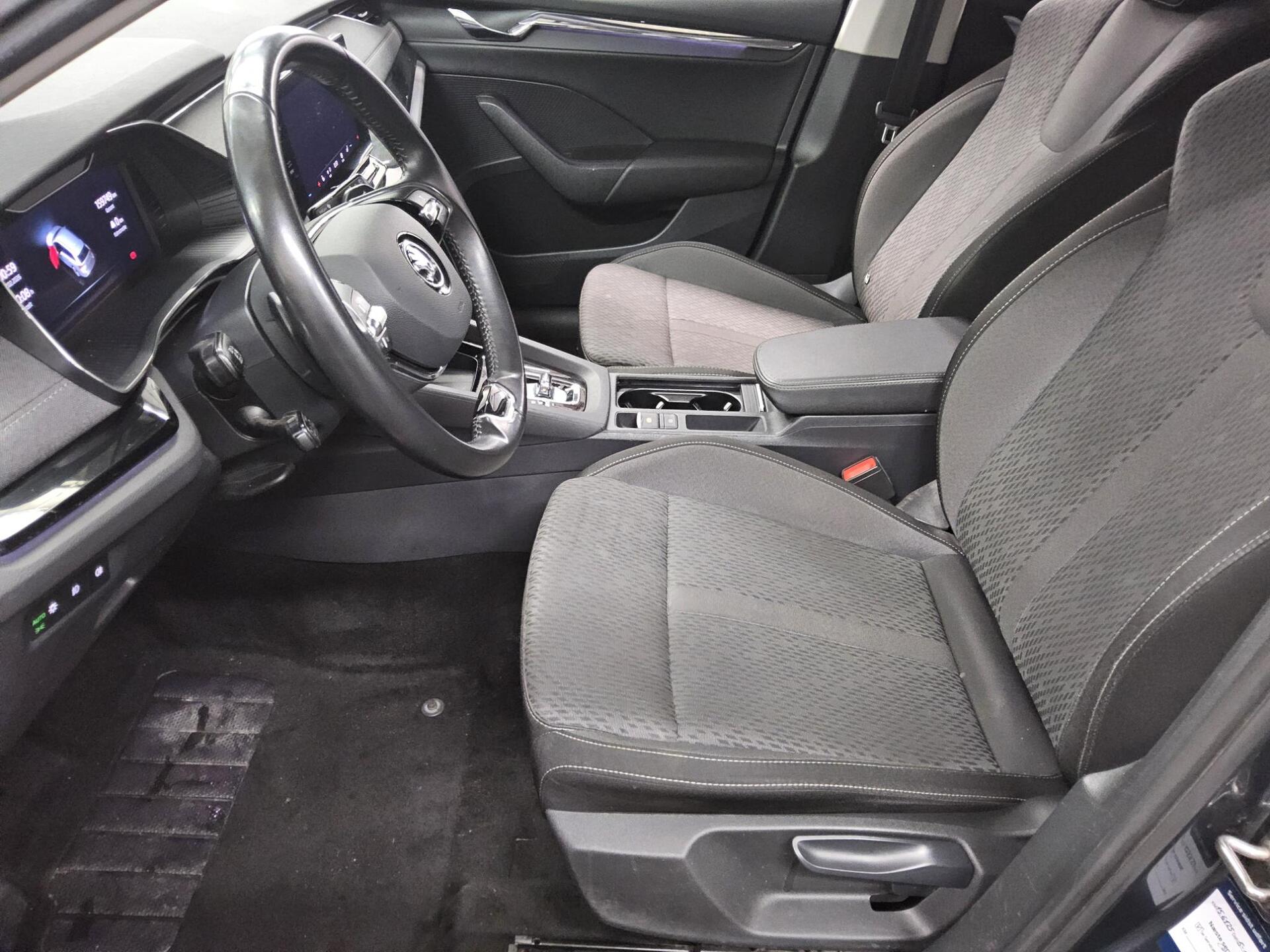 Skoda Octavia Kombi 2.0 TDI Style Navi LED vc ACC AHK 9