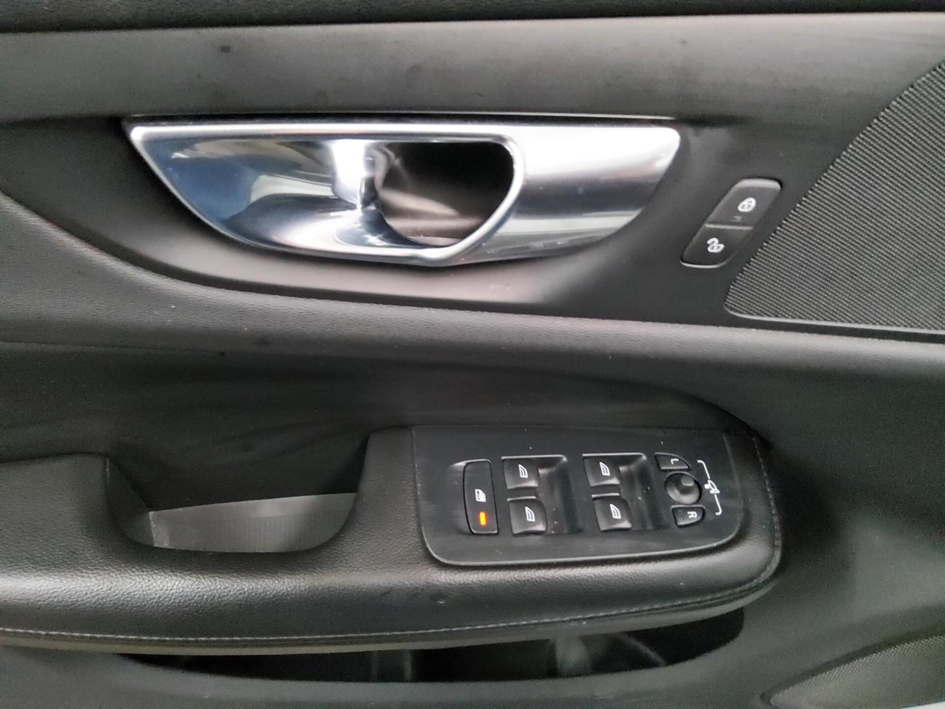 Volvo V60 B4 Momentum Pro Navi LED 10