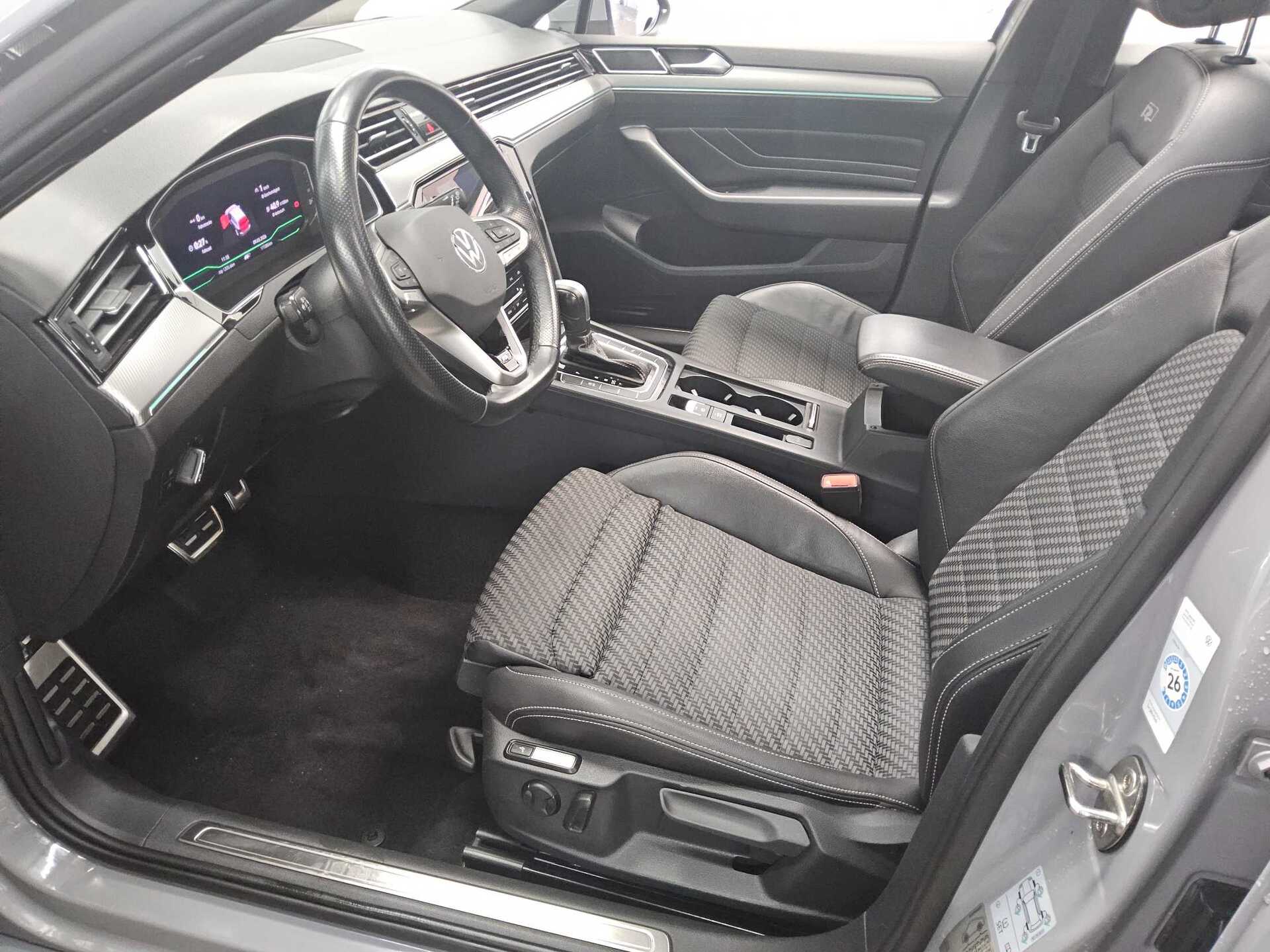 Volkswagen Passat Var. 2.0 TDI R-Line T-Leder Navi Pano DC 8