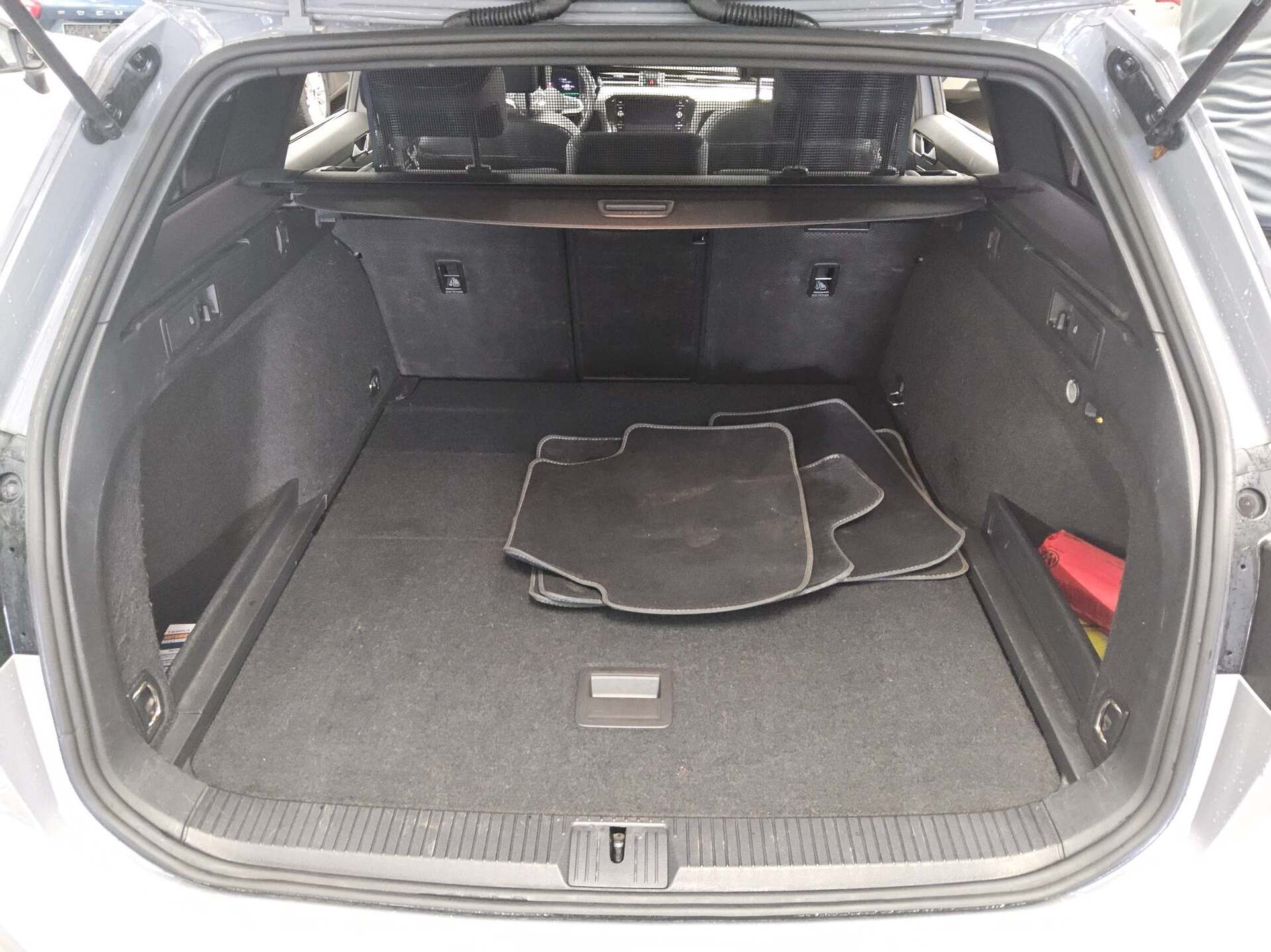 Volkswagen Passat Var. 2.0 TDI R-Line T-Leder Navi Pano DC 11