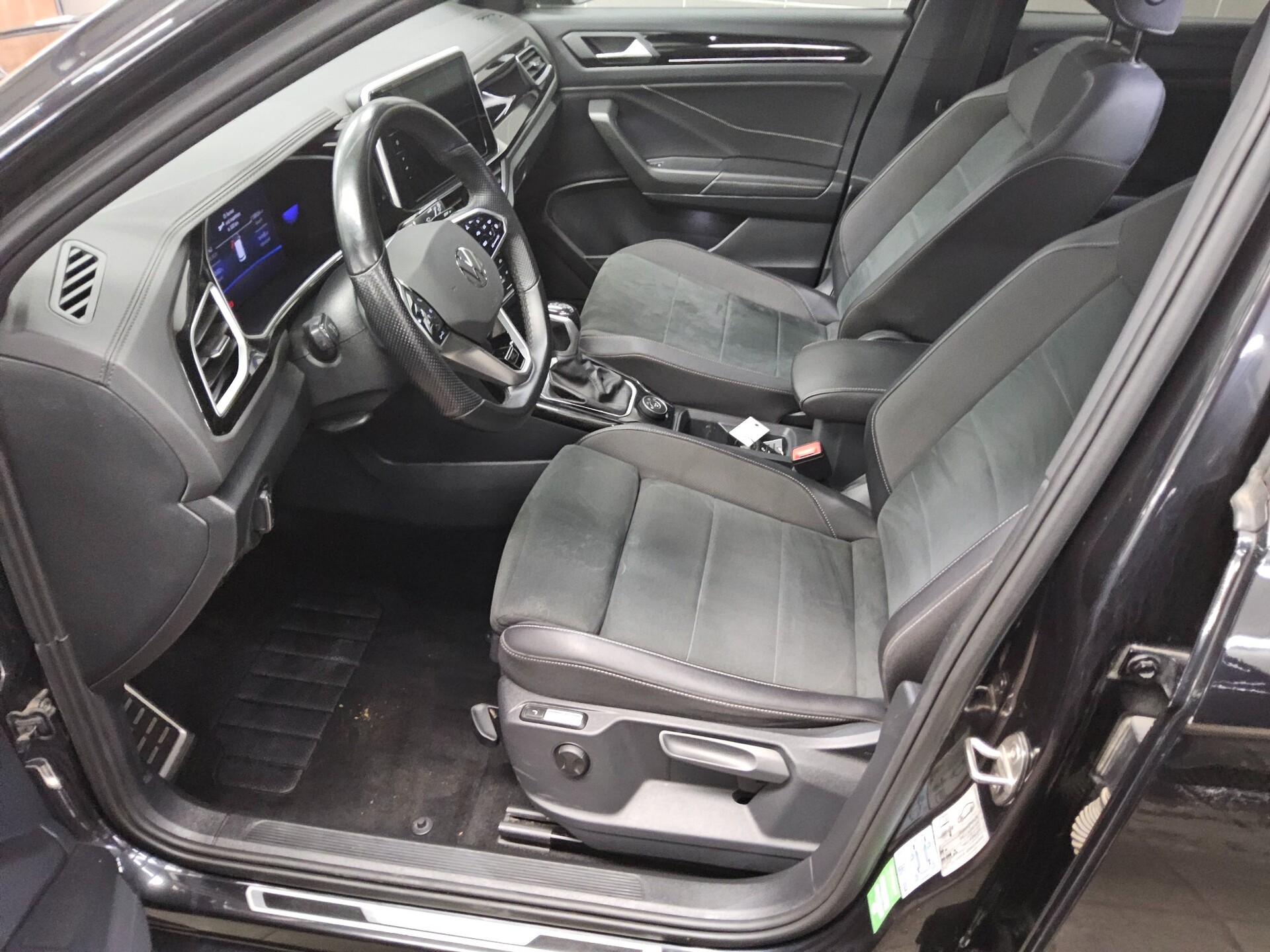 Volkswagen T-Roc 2.0 TSI 4M R-Line Navi Matrix ACC RfK AHK 9