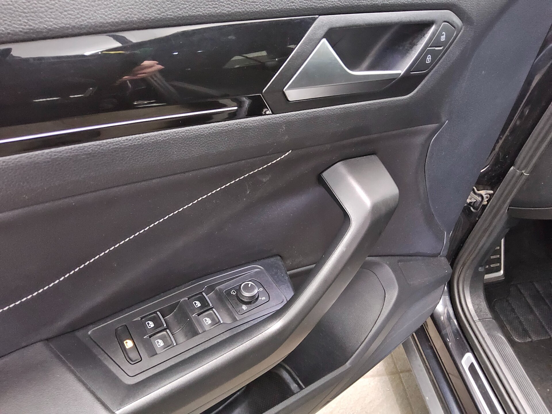 Volkswagen T-Roc 2.0 TSI 4M R-Line Navi Matrix ACC RfK AHK 10