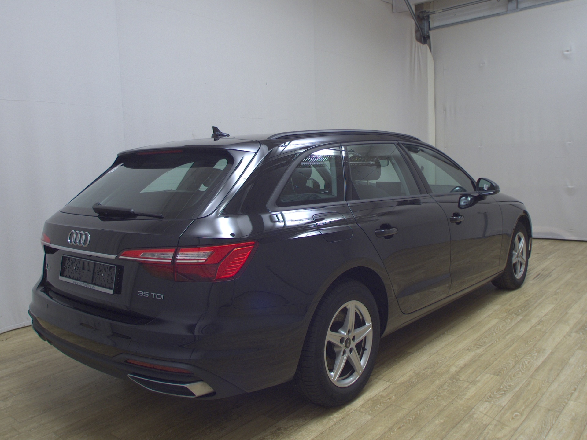 Audi A4 Avant 35 TDI Navi LED Kamera PDC 4