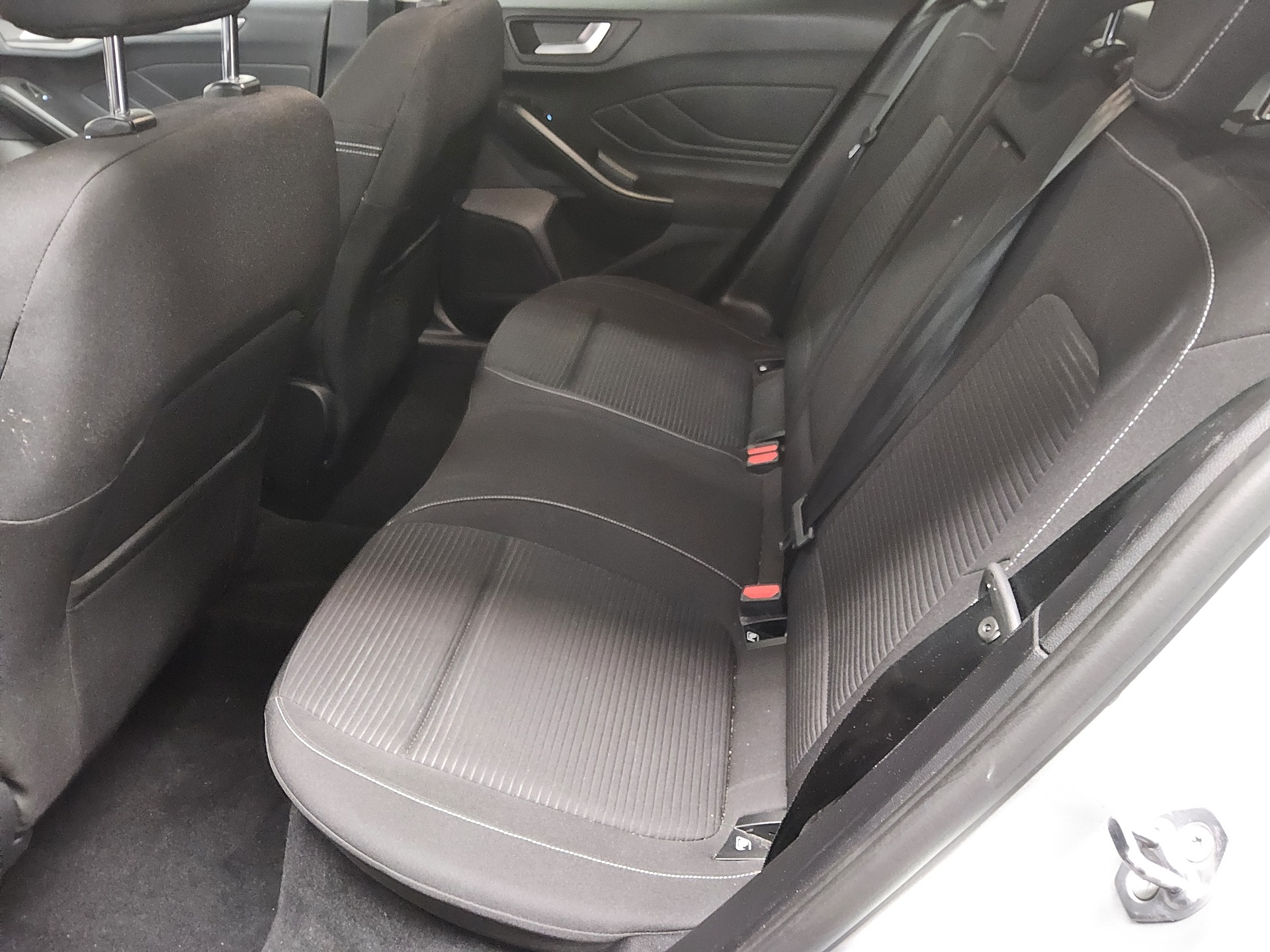 Ford Focus Turnier 1.5 EB Titanium X Navi LED RFK AHK 13