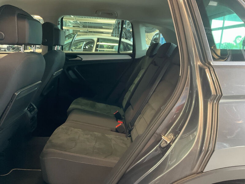 Volkswagen Tiguan 2.0 TDI Comf. SHZ RFK LED ACC AHK 12