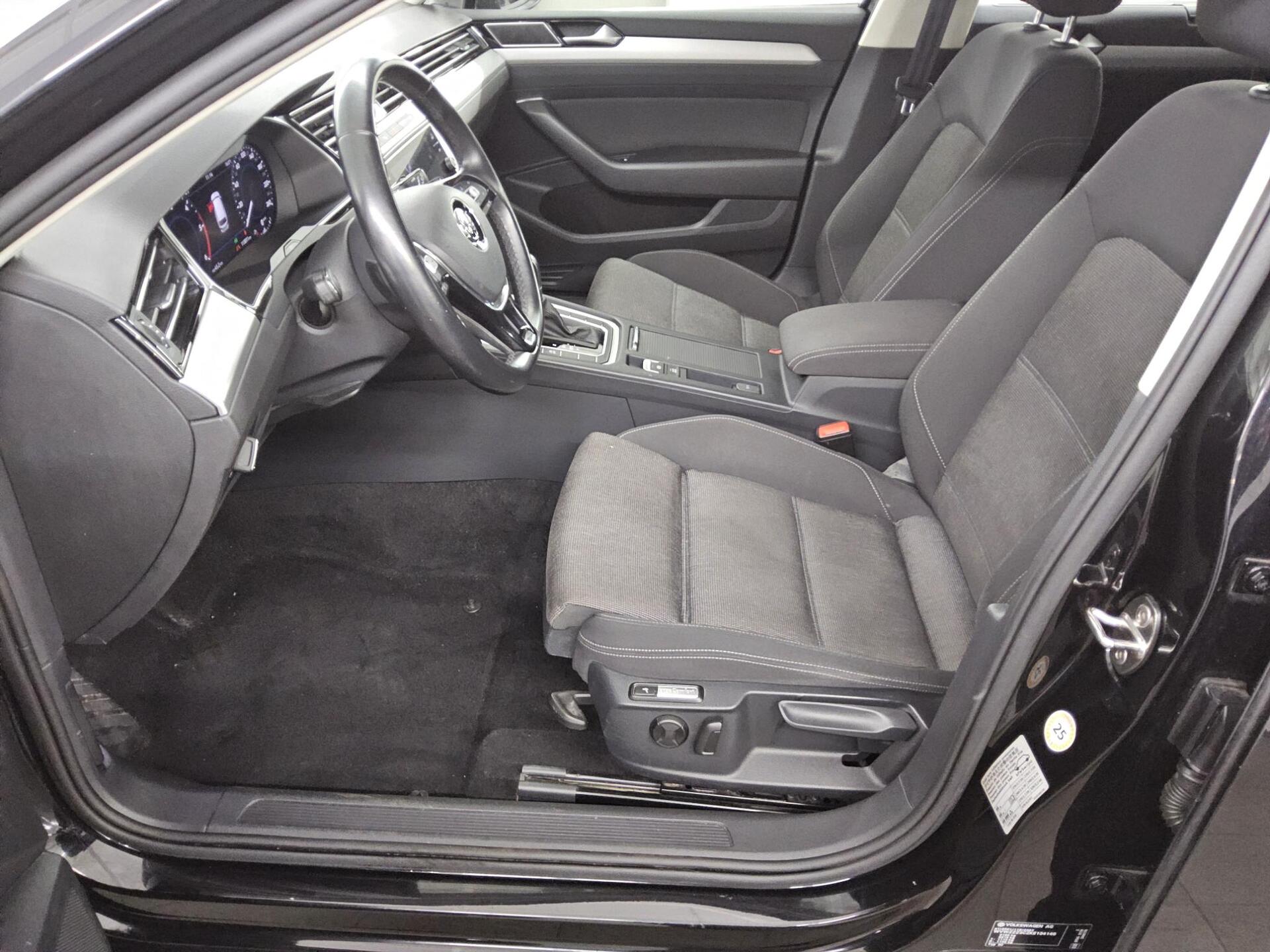 Volkswagen Passat Var. 2.0 TDI Comf. Navi LED AID 360° AHK 9