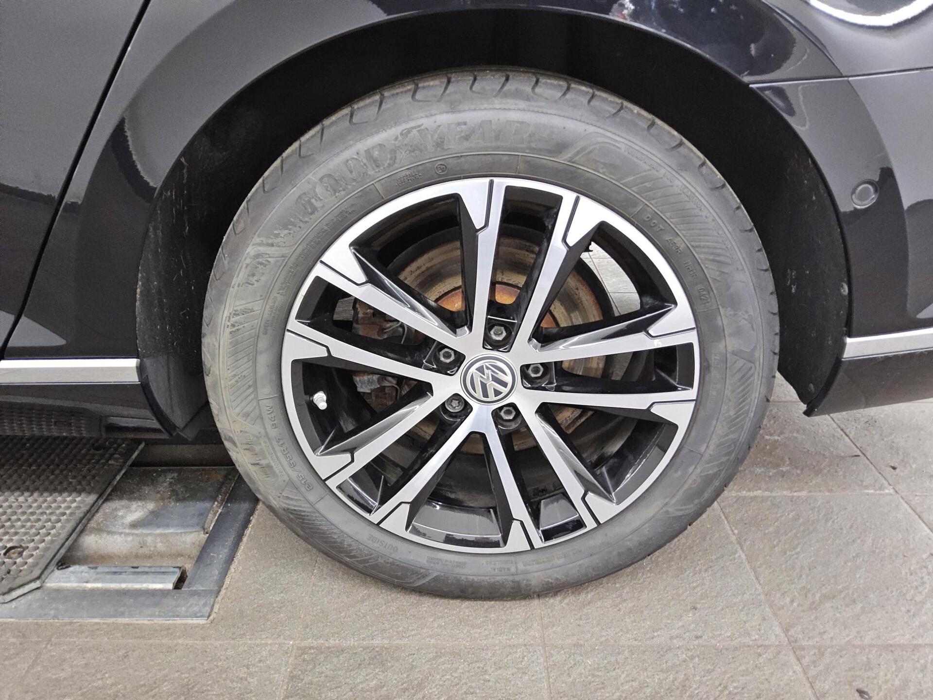 Volkswagen Passat Var. 2.0 TDI Comf. Navi LED AID 360° AHK 11