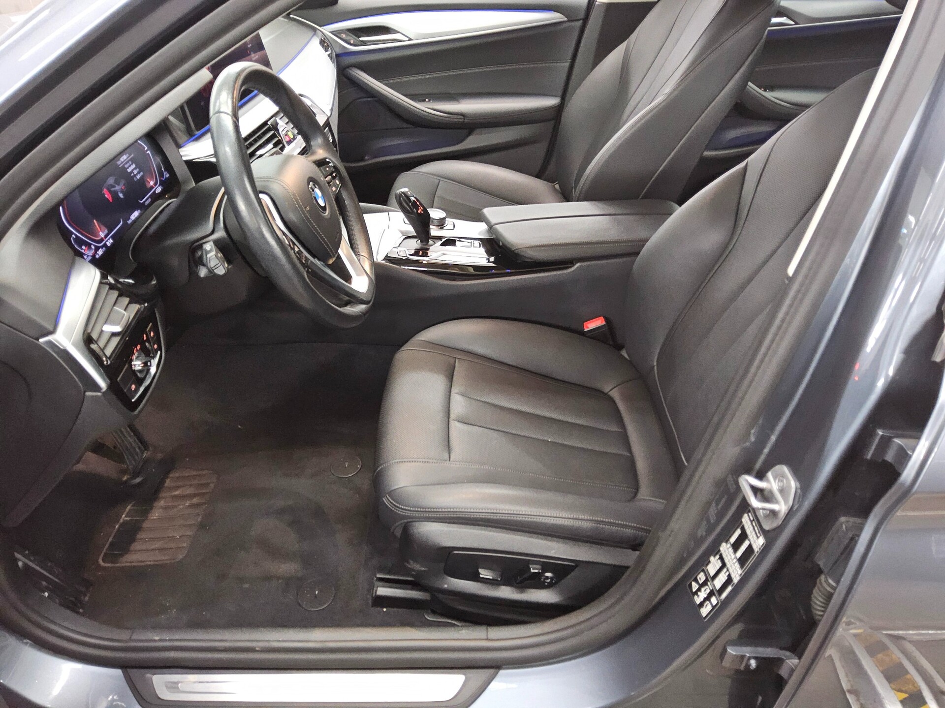 BMW 520dA xDr Leder Navi LC Prof. LED RfK 9