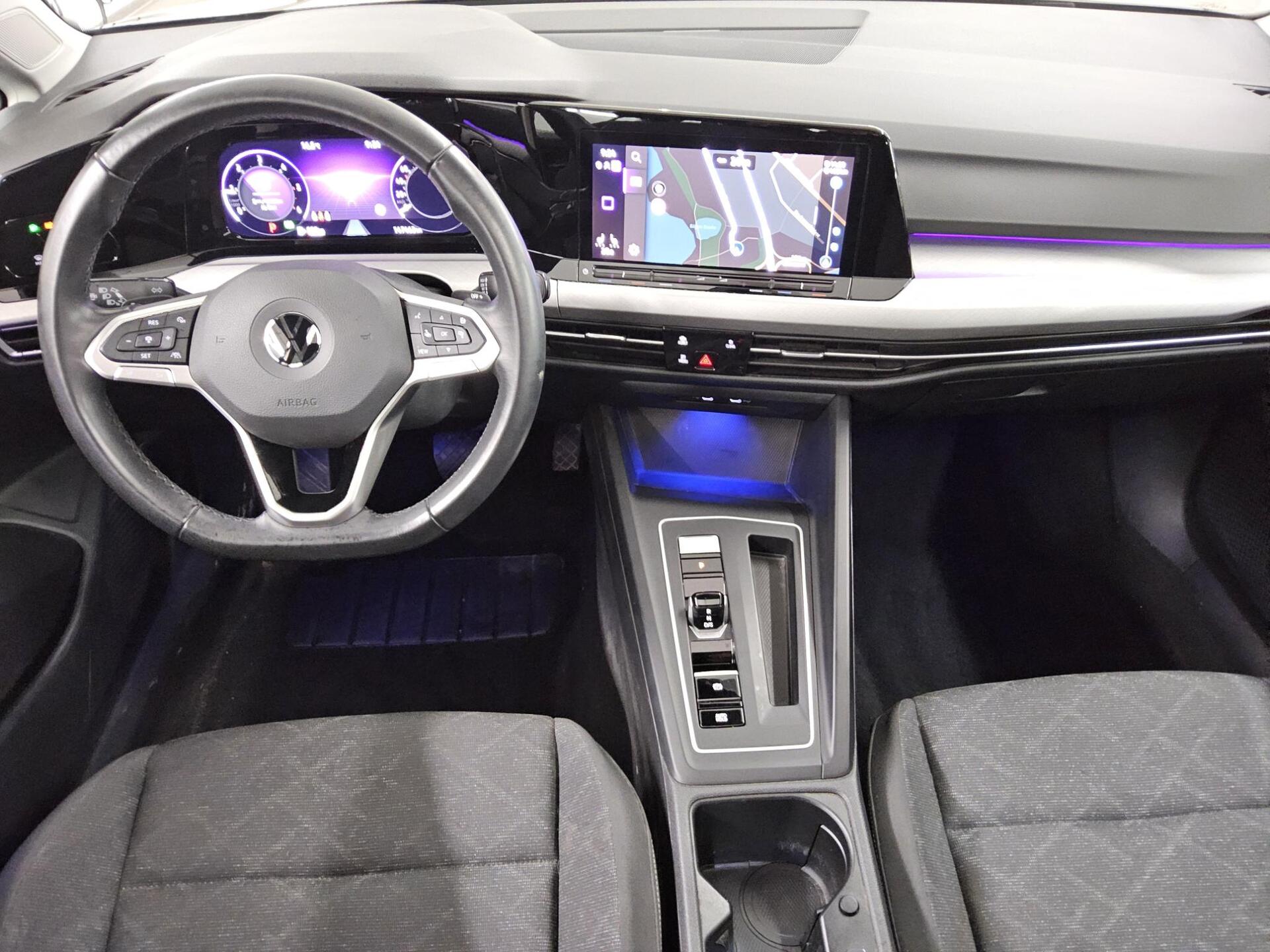 Volkswagen Golf-8 Var. 2.0 TDI Life Navi LED Pano DC RFK 5