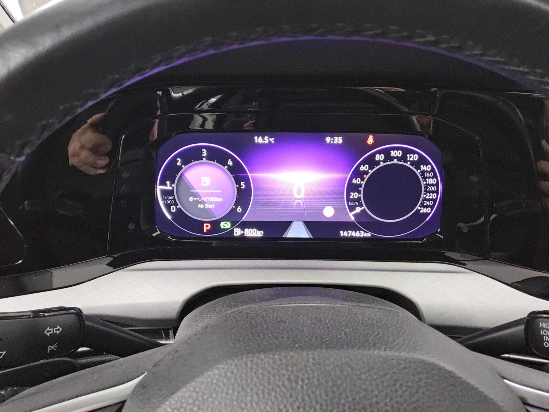 Volkswagen Golf-8 Var. 2.0 TDI Life Navi LED Pano DC RFK 8