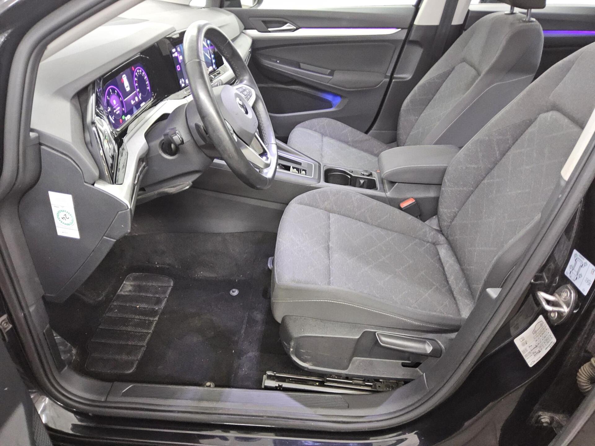 Volkswagen Golf-8 Var. 2.0 TDI Life Navi LED Pano DC RFK 9