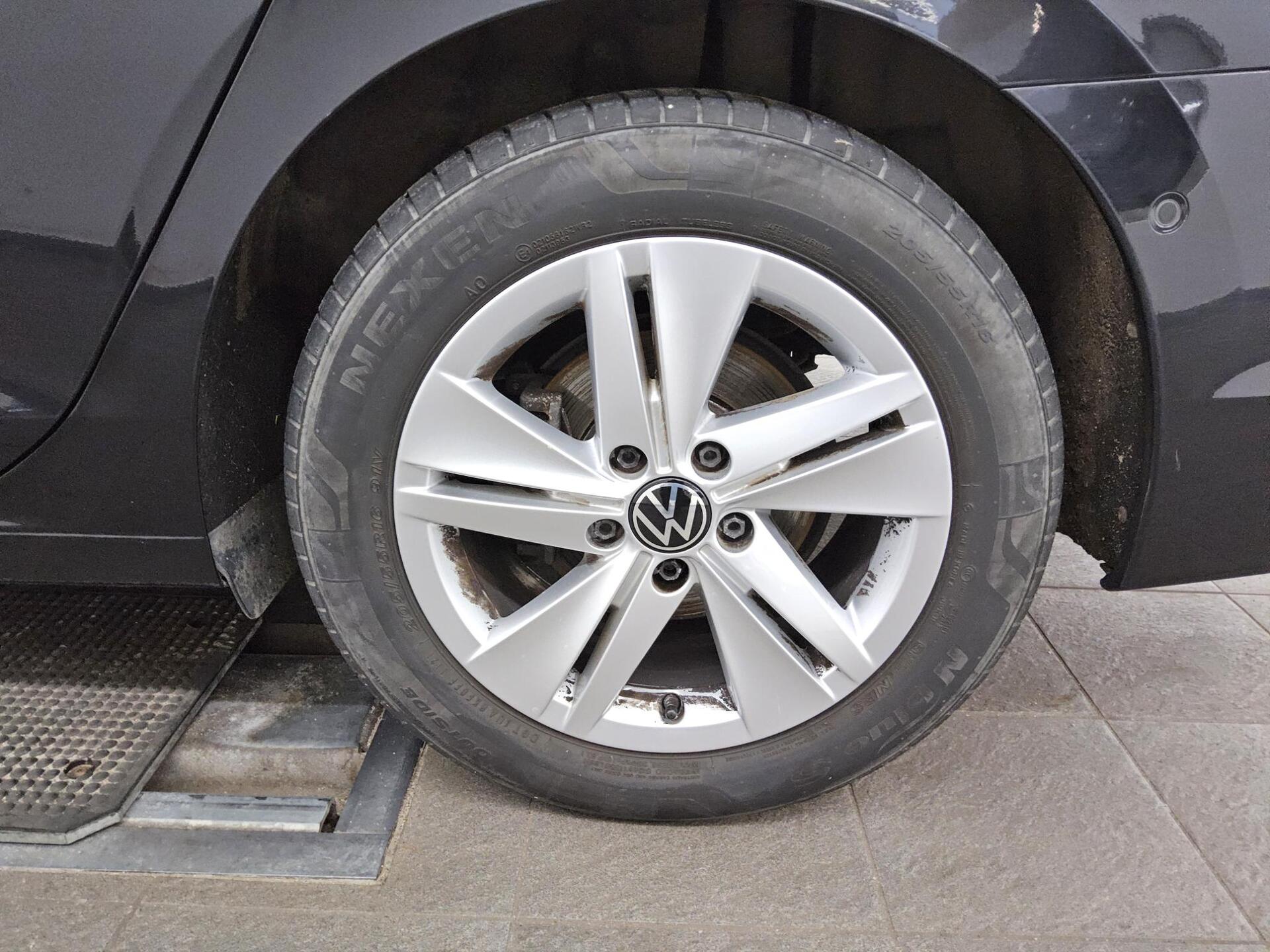 Volkswagen Golf-8 Var. 2.0 TDI Life Navi LED Pano DC RFK 11