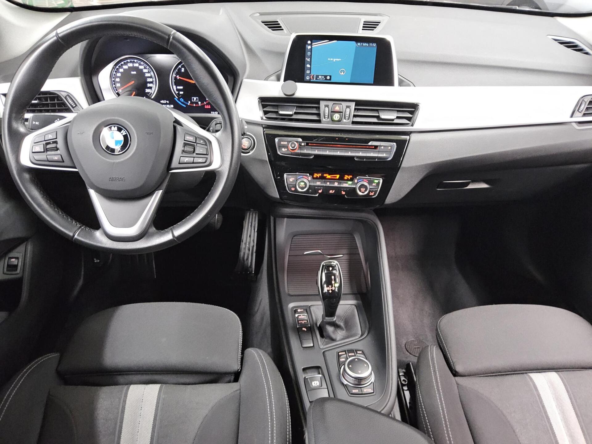 BMW X1 sDrive18i Advantage Navi PDC Sportsitze HiFi 5