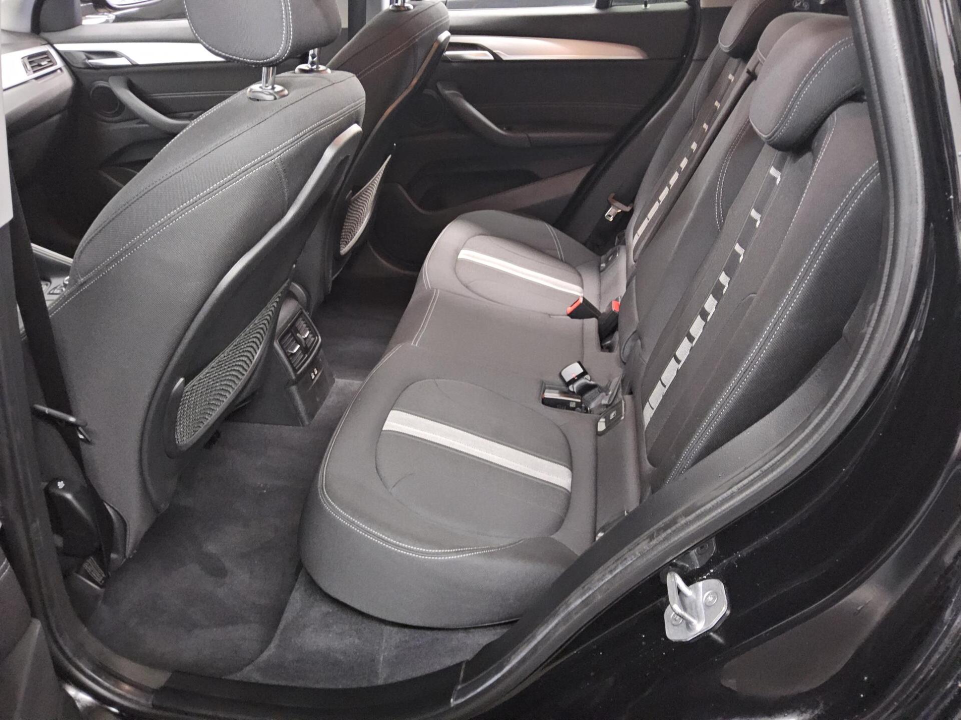 BMW X1 sDrive18i Advantage Navi PDC Sportsitze HiFi 12