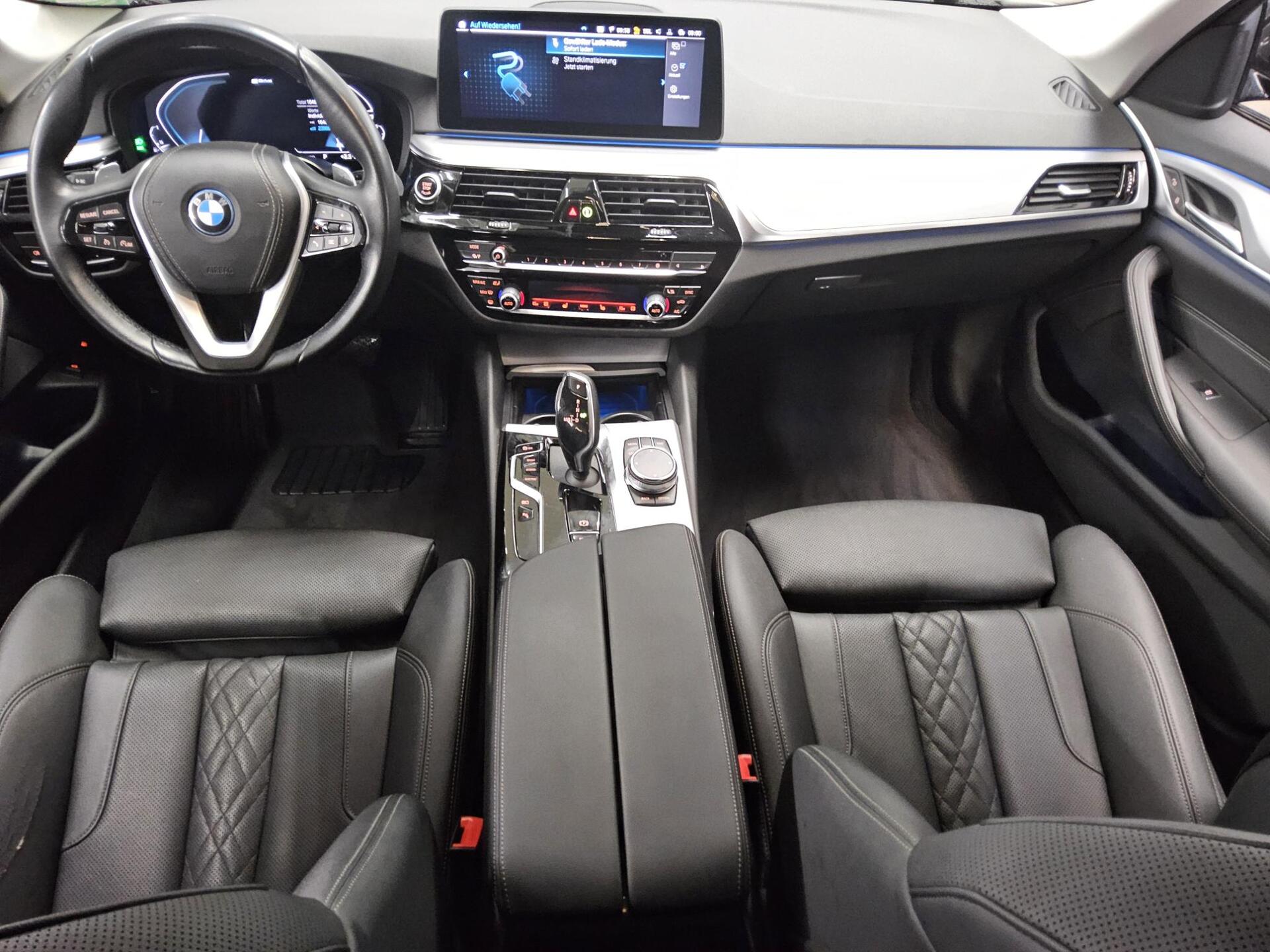 BMW 530e Touring xDr Navi LED Leder AHK RFK Shz PDC 5