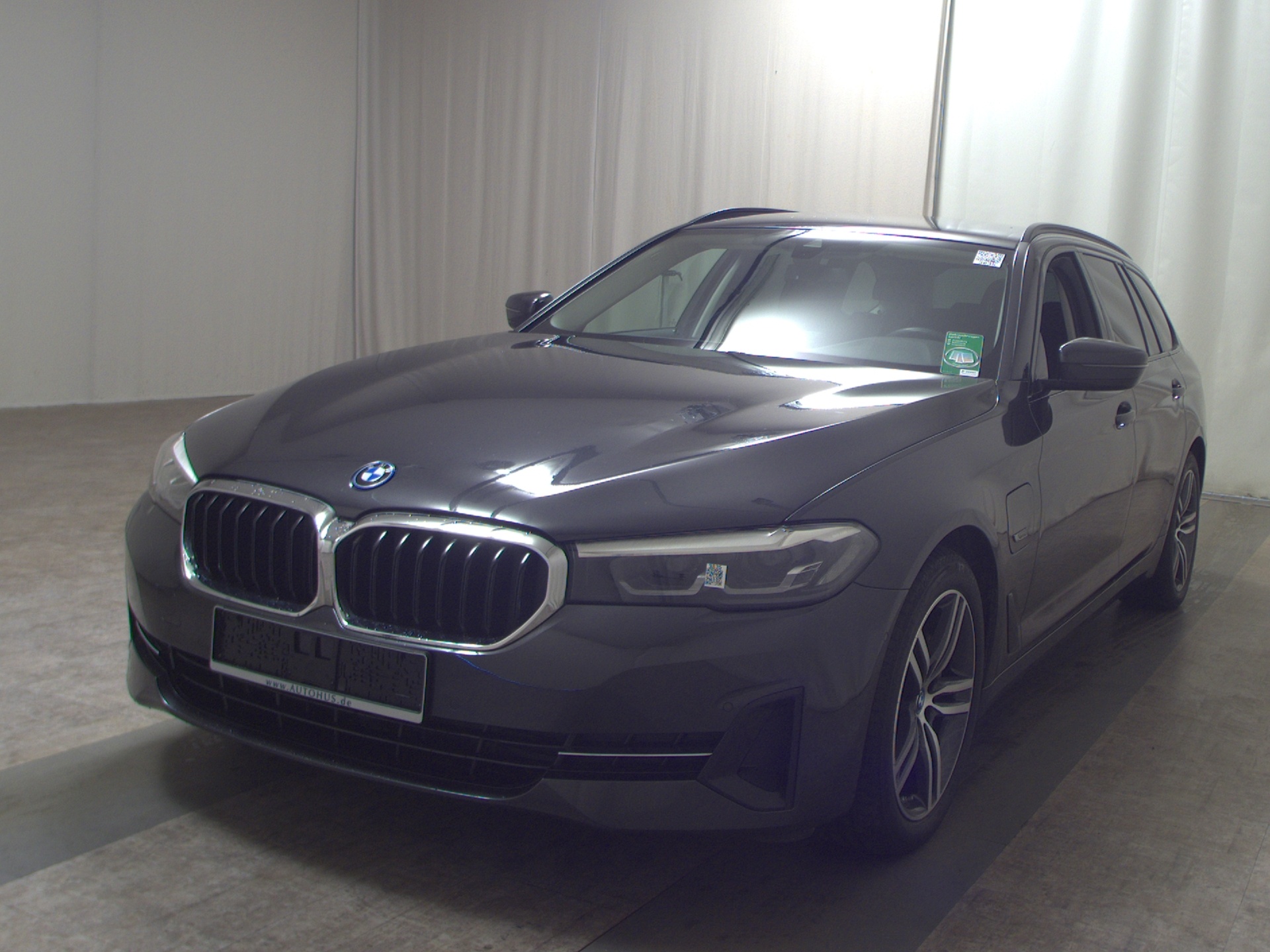 BMW 530e Touring xDr Navi LED Leder AHK RFK Shz PDC 2