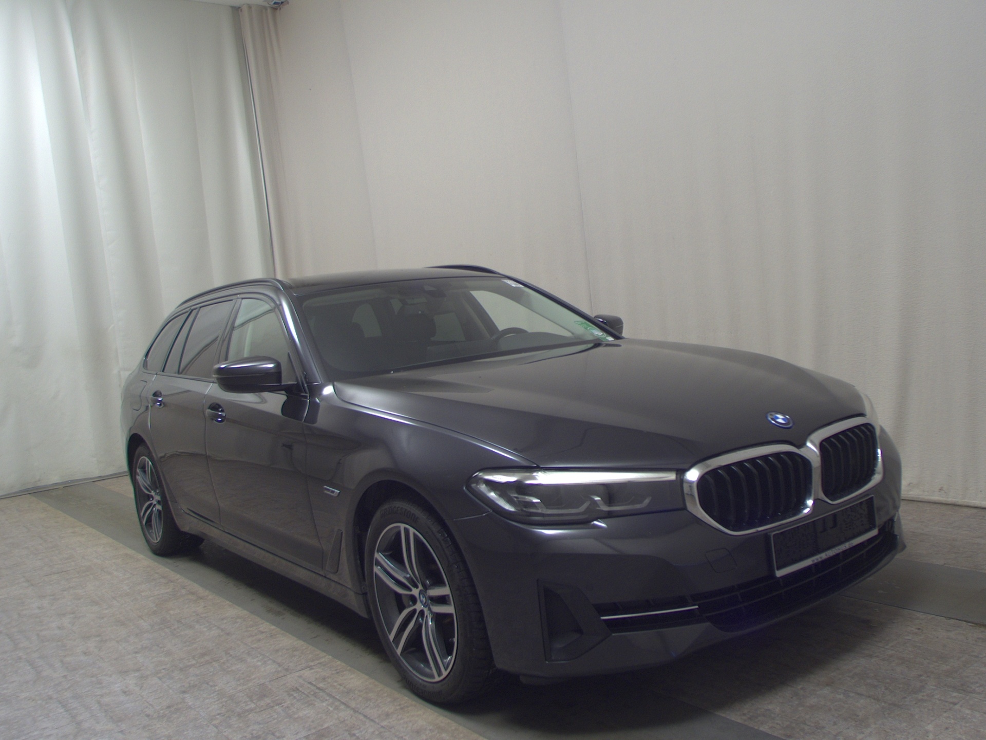 BMW 530e Touring xDr Navi LED Leder AHK RFK Shz PDC 3