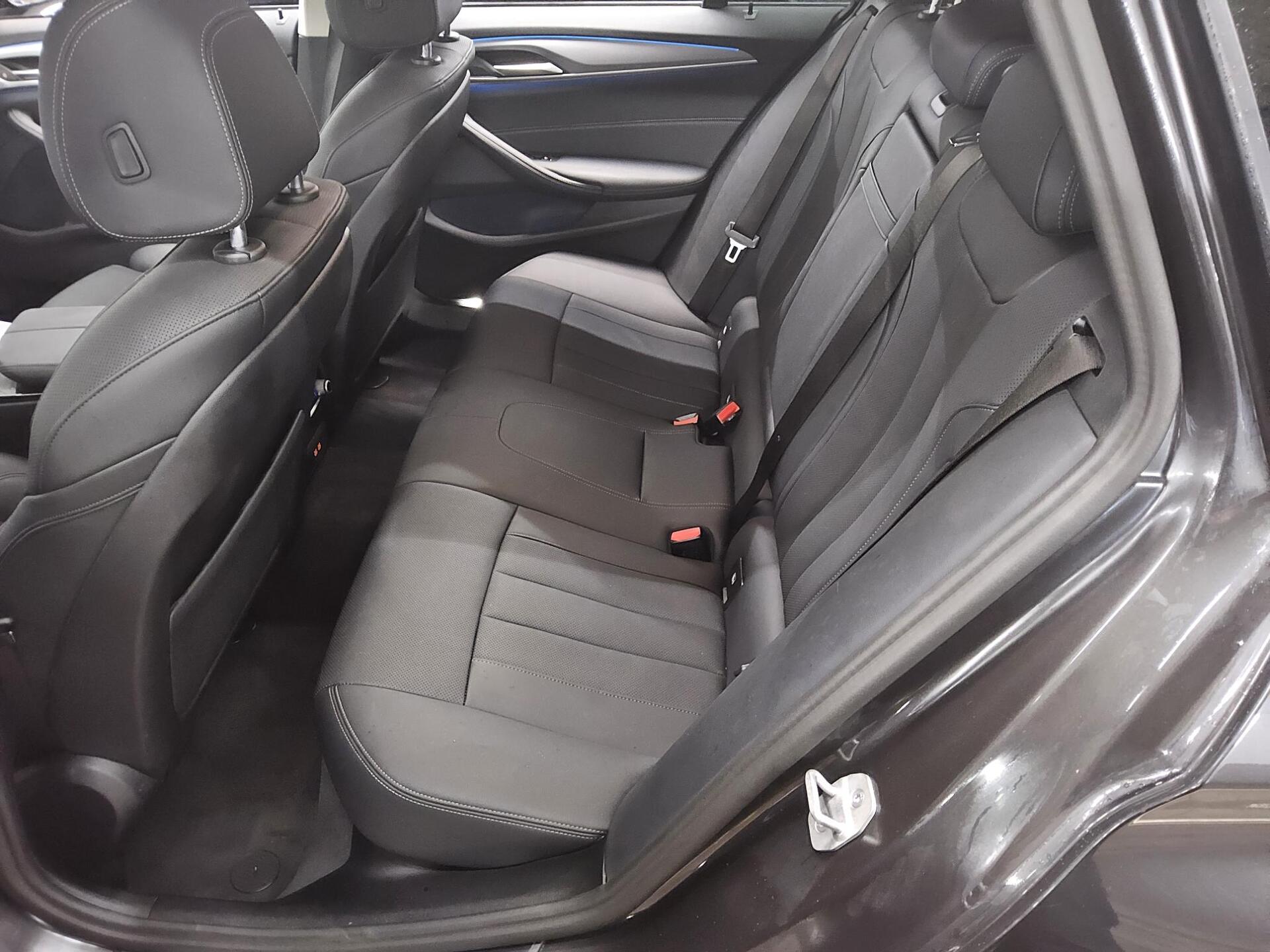 BMW 530e Touring xDr Navi LED Leder AHK RFK Shz PDC 13