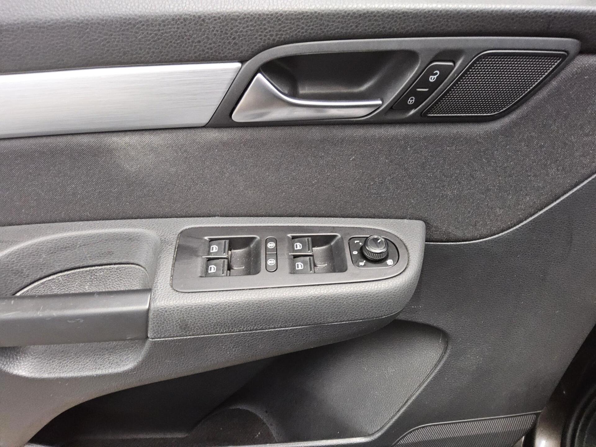 Volkswagen Sharan 2.0 TDI Comf. 7-Sitze Navi PDC 9