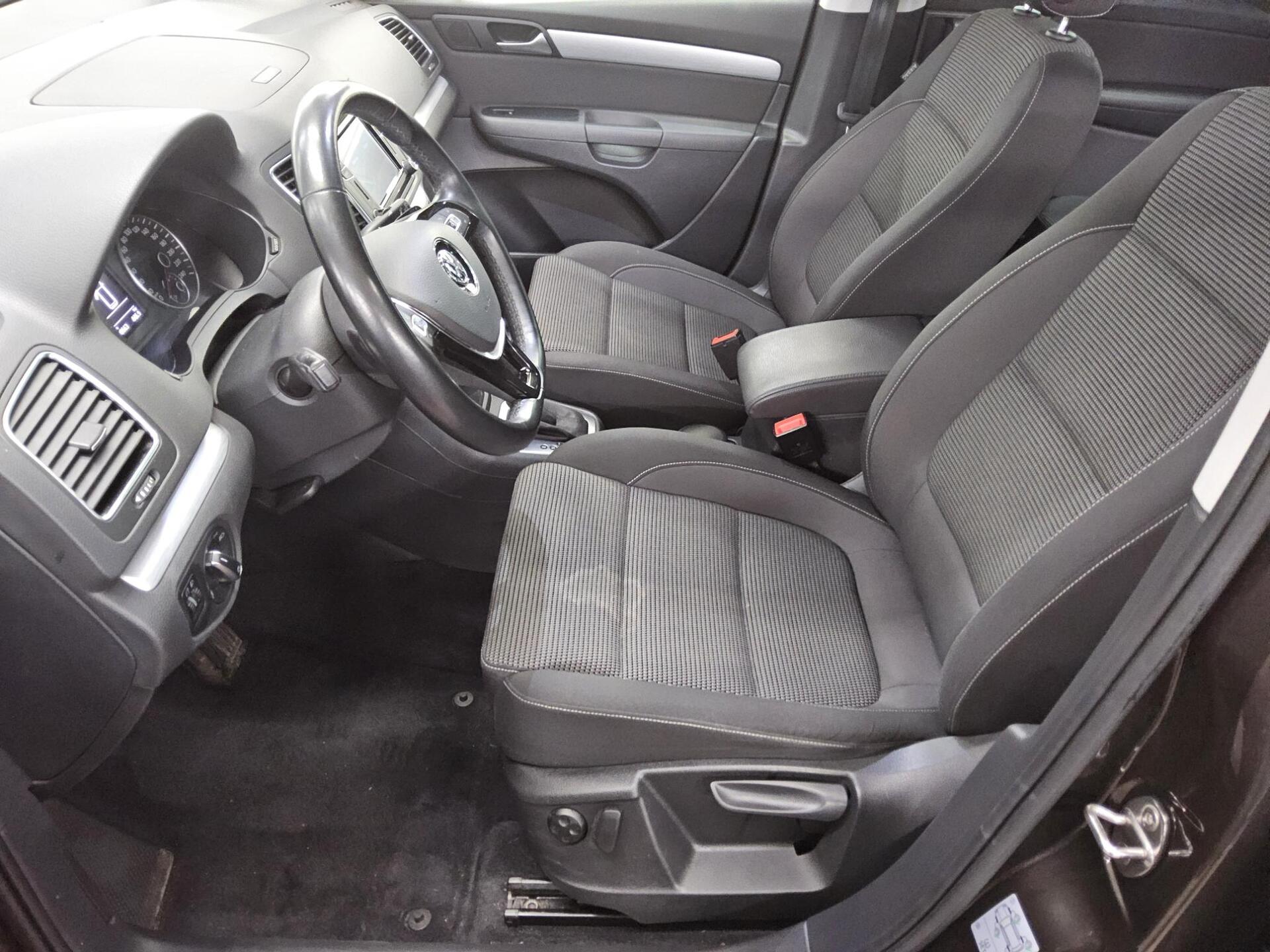 Volkswagen Sharan 2.0 TDI Comf. 7-Sitze Navi PDC 8