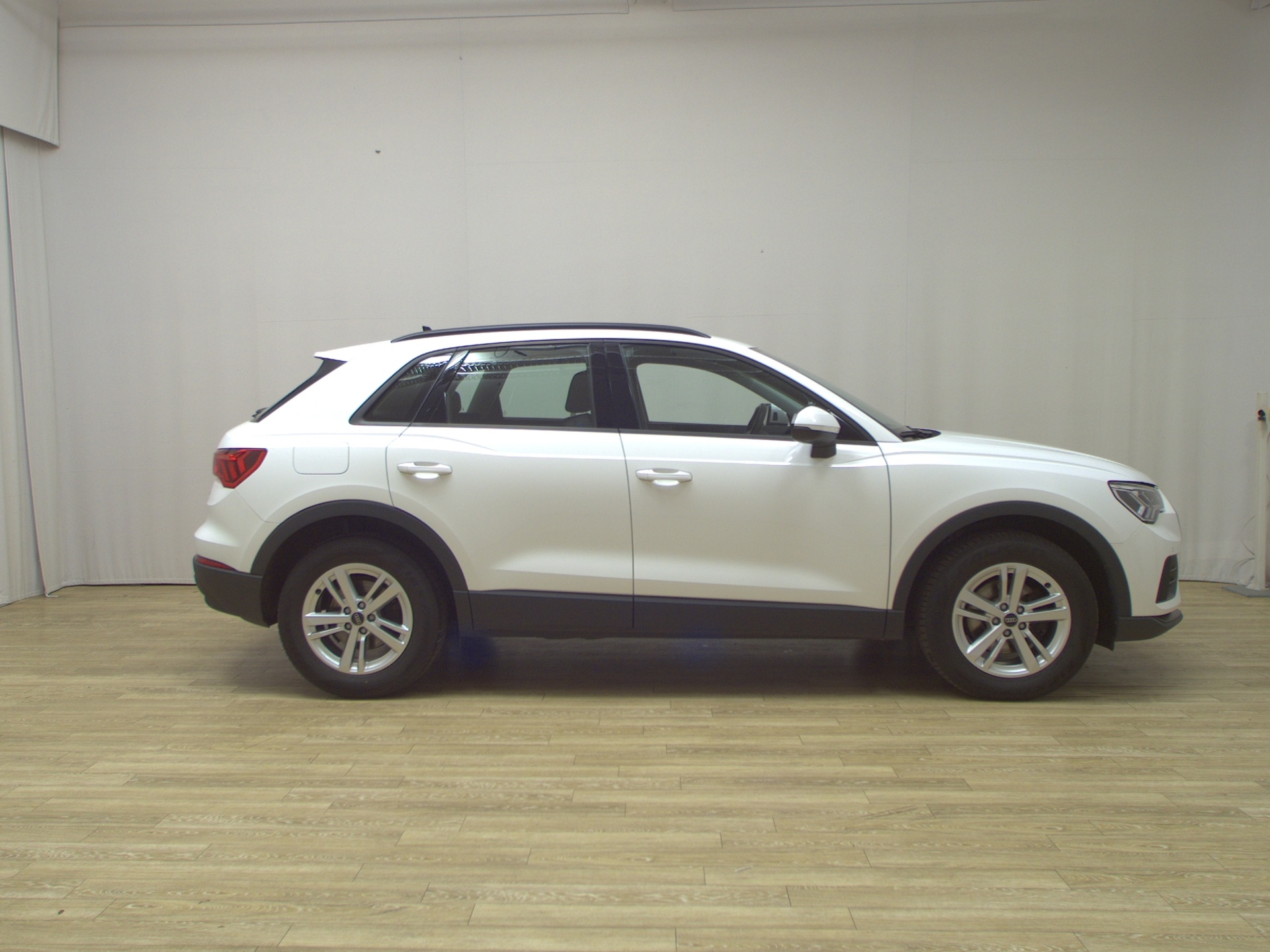 Audi Q3 35 TDI Navi LED vc+ AHK Sportsitze PDC SHZ