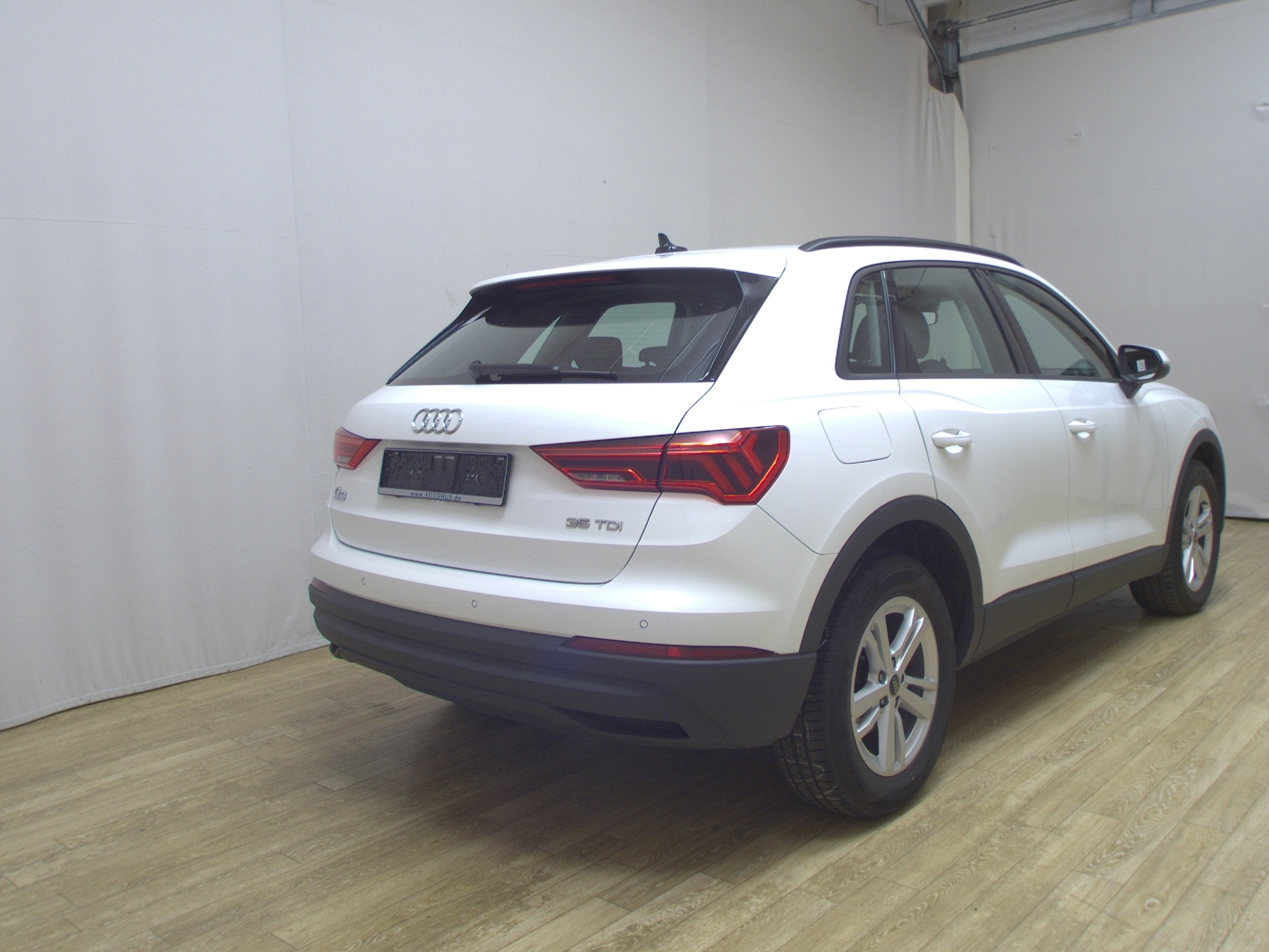 Audi Q3 35 TDI Navi LED vc+ AHK Sportsitze PDC SHZ 4
