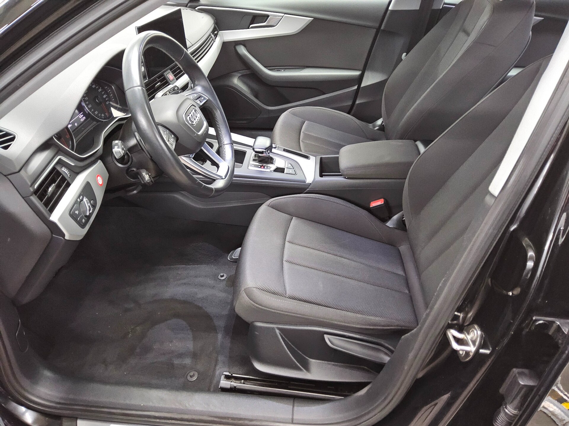 Audi A4 Avant 40 TDI Navi LED PDC 8