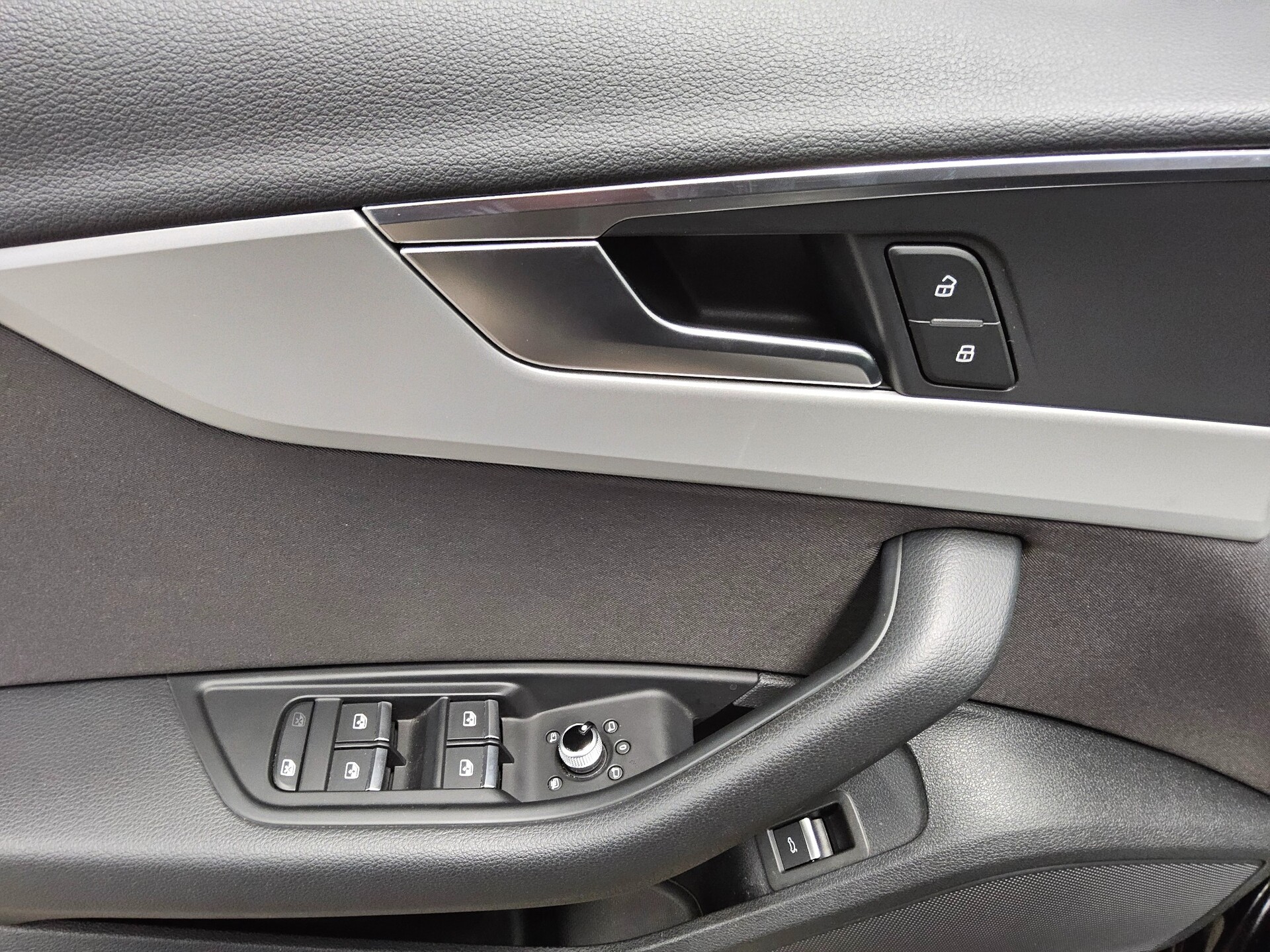 Audi A4 Avant 40 TDI Navi LED PDC 9