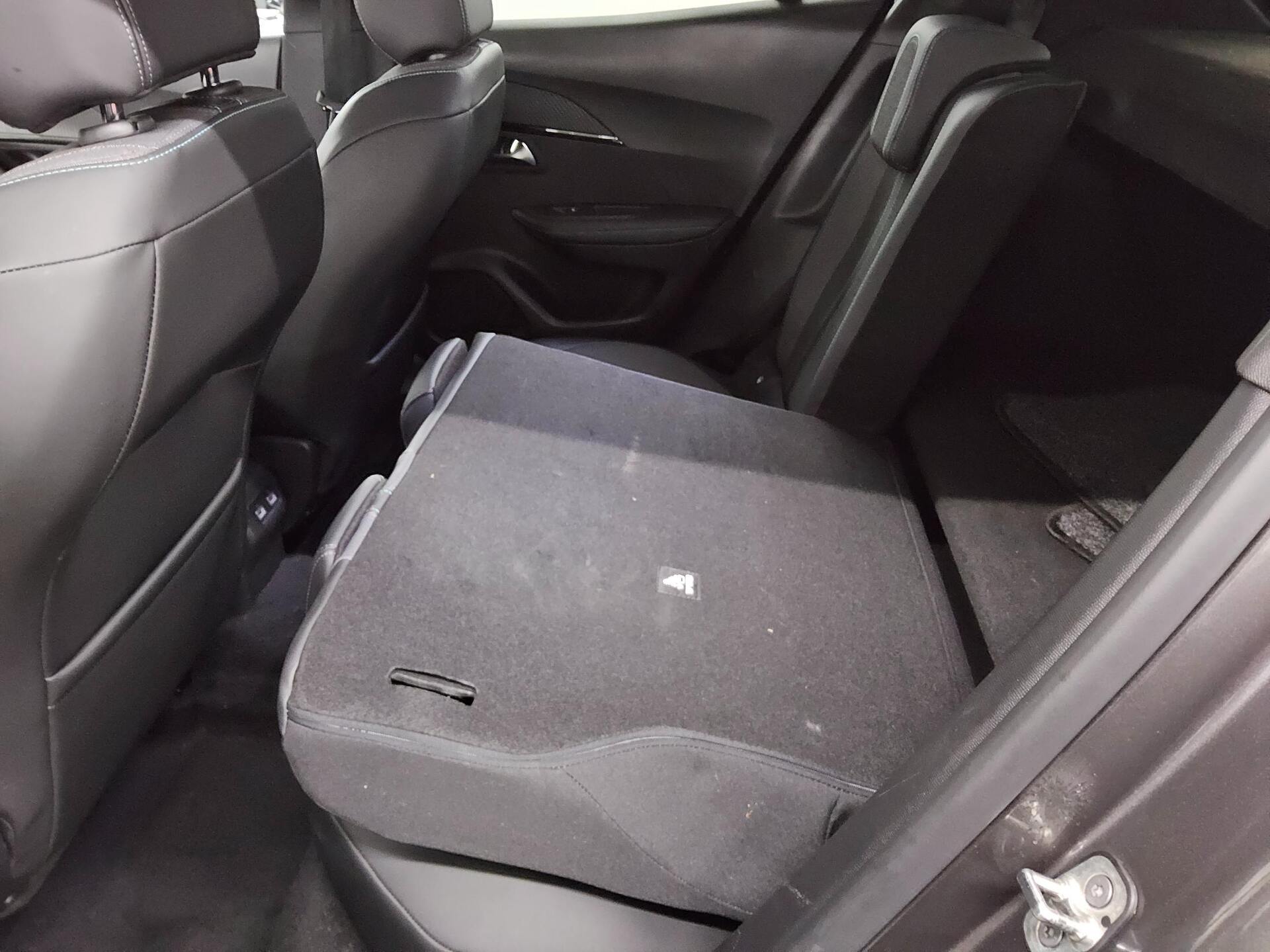 Peugeot 2008 1.2 PureTech Allure Navi LED T-Leder RFK 12