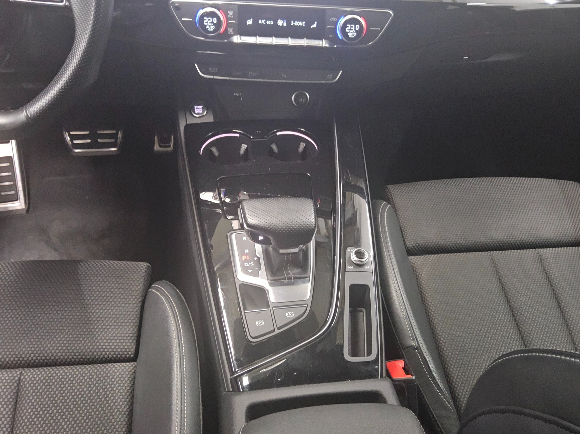 Audi A4 Avant 35 TFSI S-Line T-Leder Navi+ LED vc 6