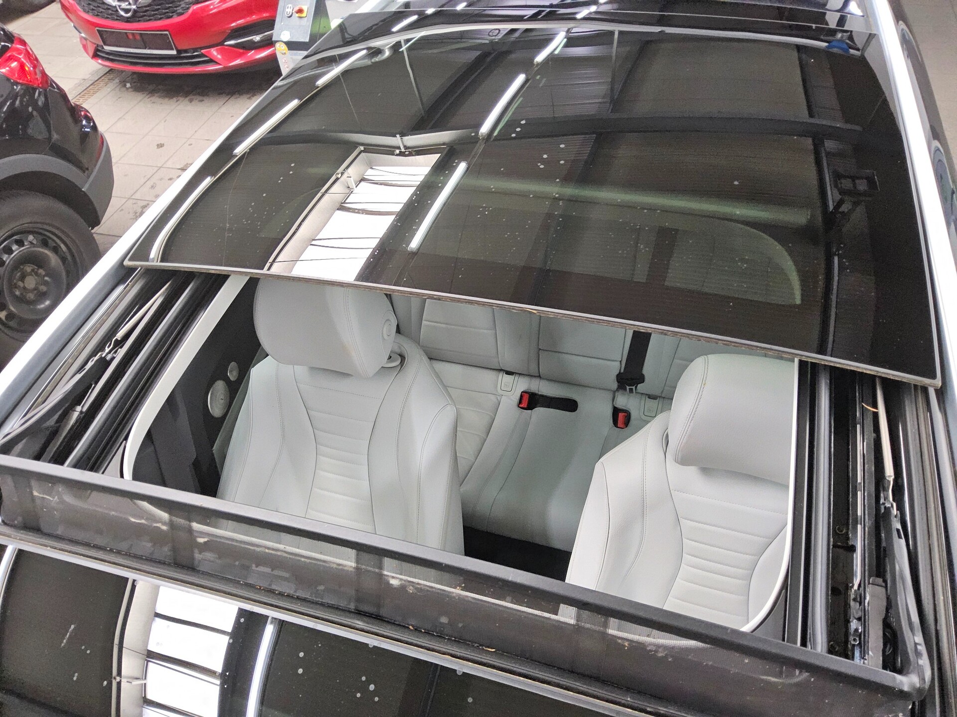 Mercedes-Benz E 200 T Avantgarde Nav Widescreen Pano Burmester 12