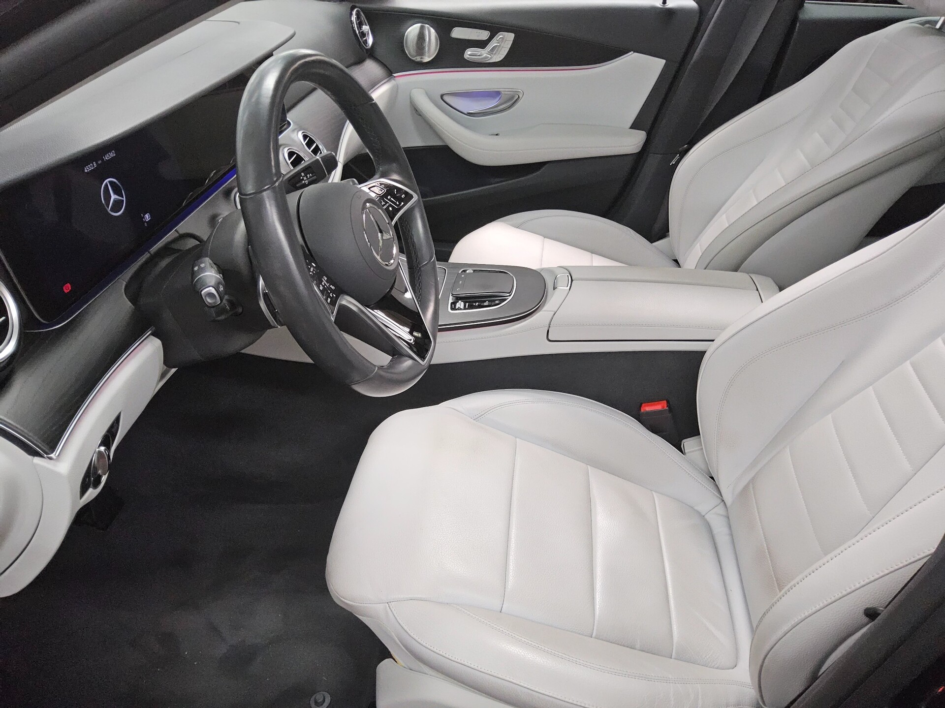 Mercedes-Benz E 200 T Avantgarde Nav Widescreen Pano Burmester 9