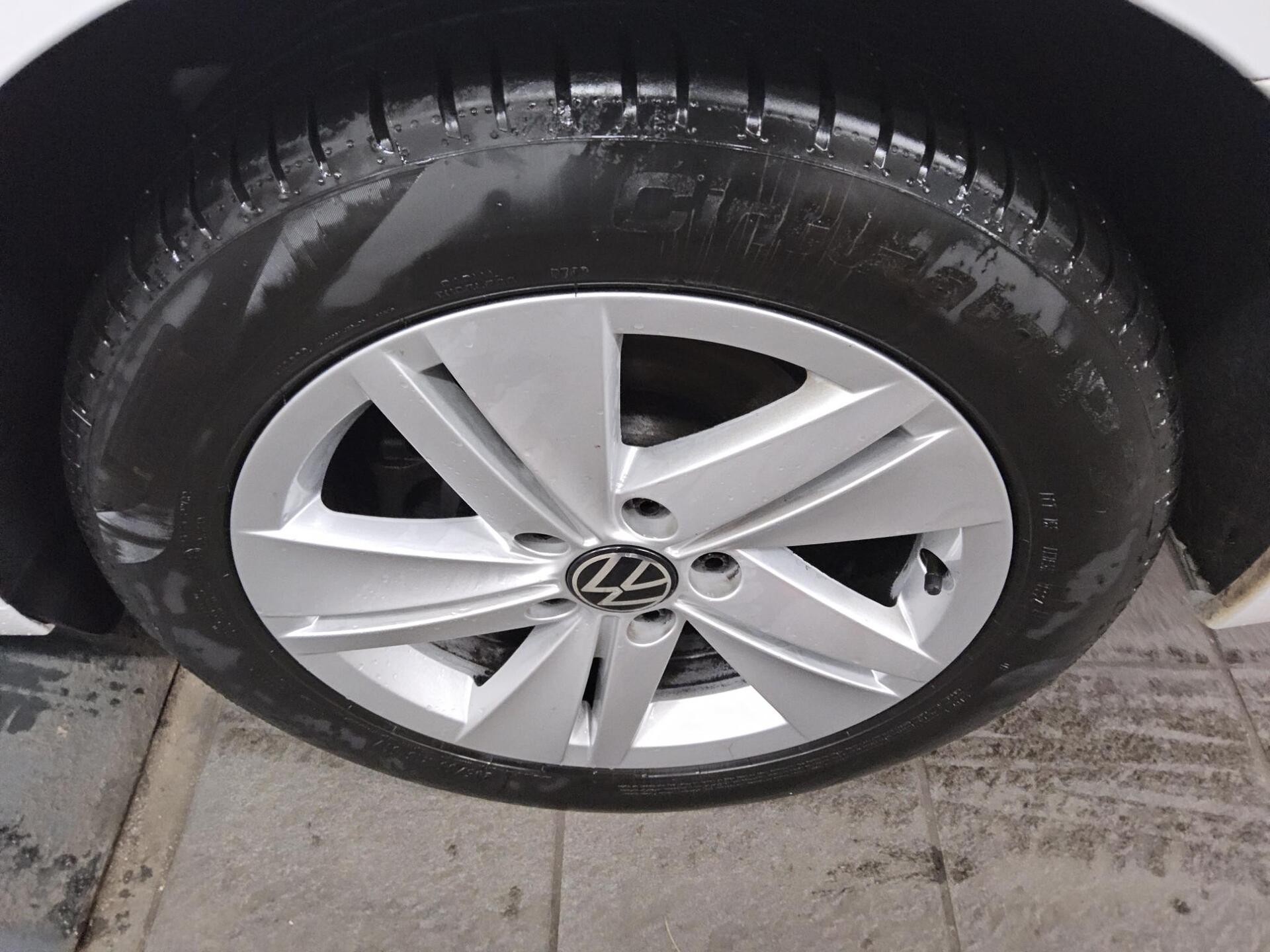 Volkswagen Golf-8 Var. 2.0 TDI Life Navi LED DC Shz PDC ACC 11