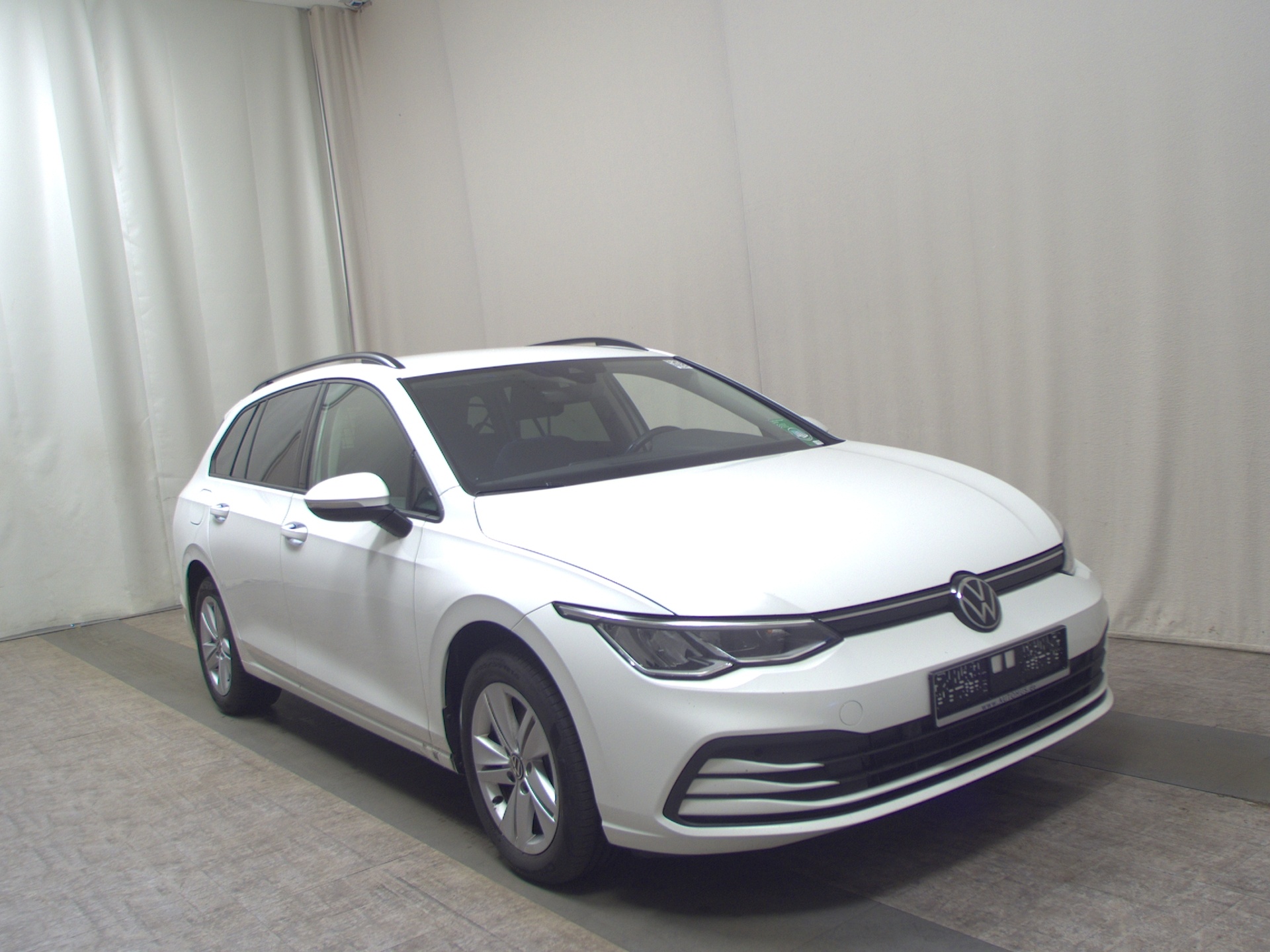 Volkswagen Golf-8 Var. 2.0 TDI Life Navi LED DC Shz PDC ACC 3