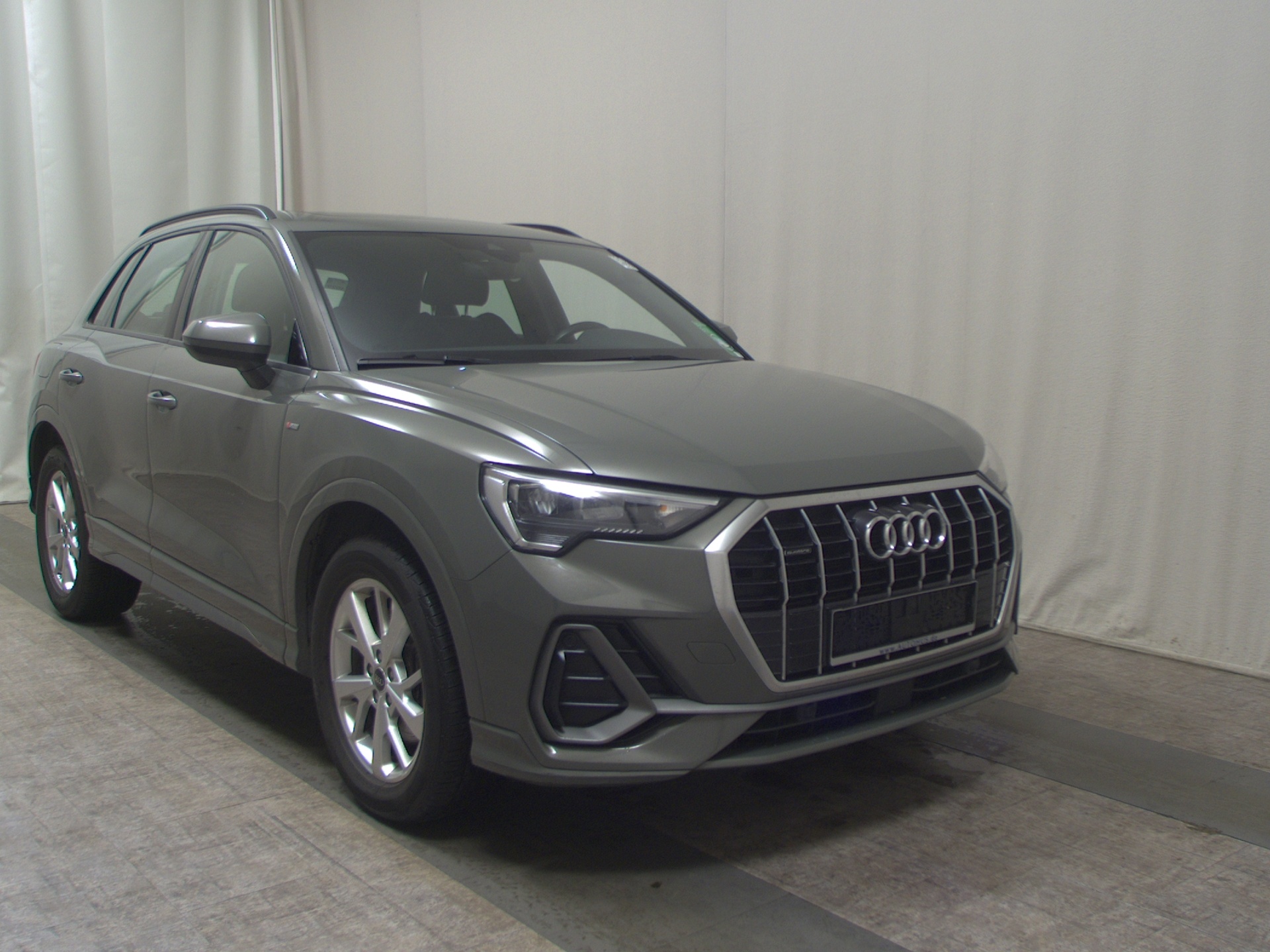 Audi Q3 40 TDI Qu. S-Line Navi LED vc AHK Pano RFK 3