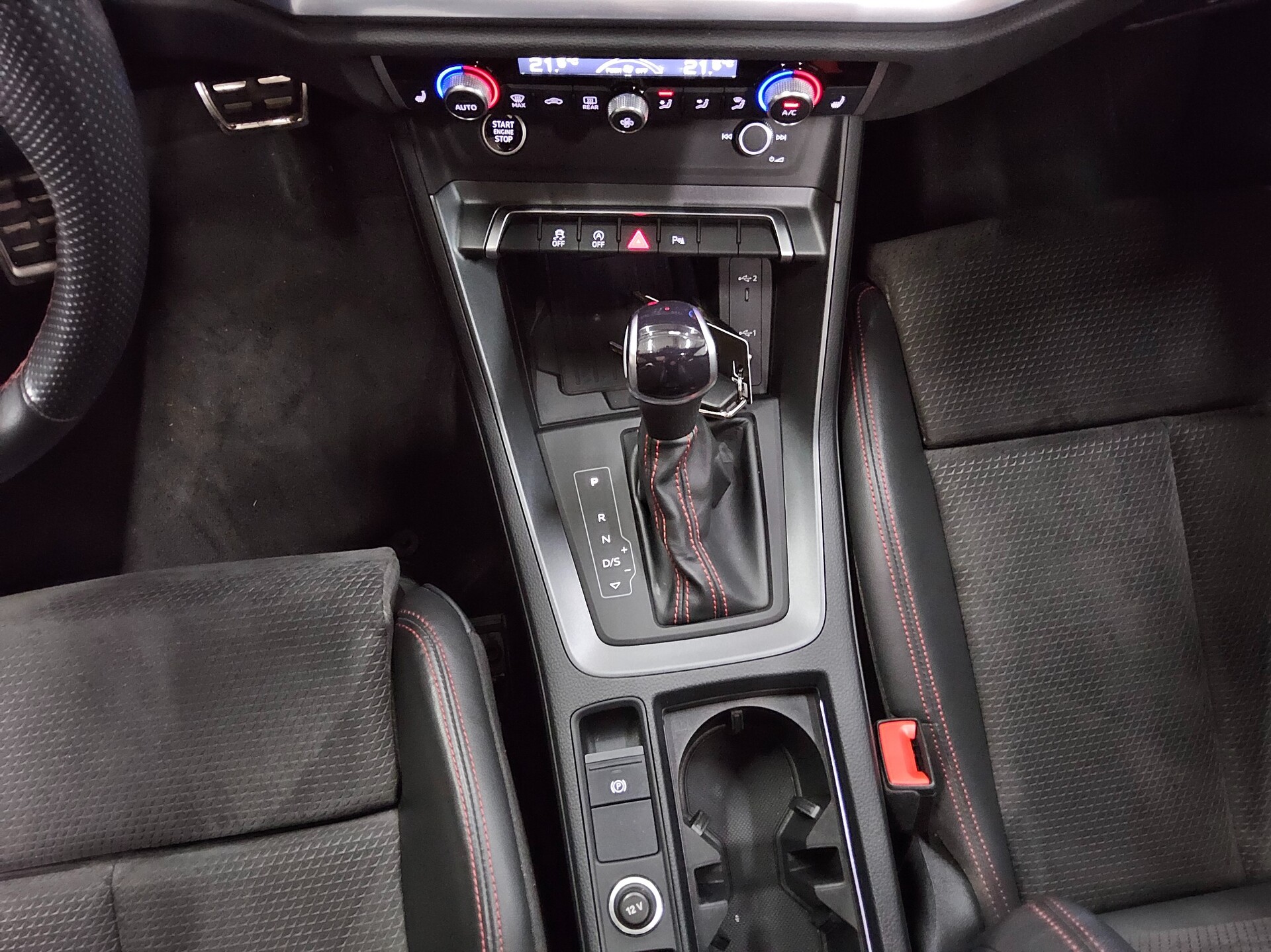 Audi Q3 40 TDI Qu. S-Line Navi LED vc AHK Pano RFK 6