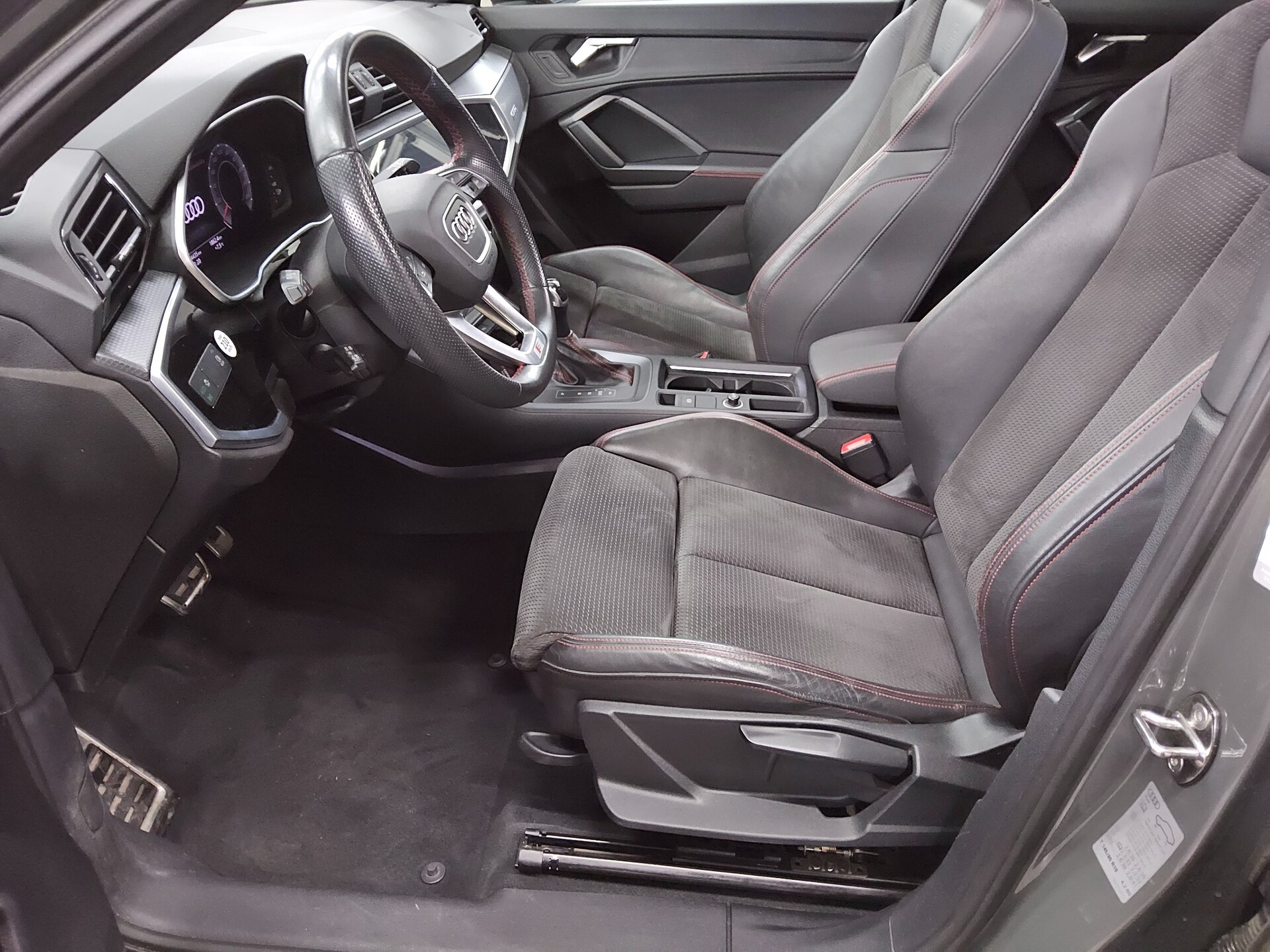 Audi Q3 40 TDI Qu. S-Line Navi LED vc AHK Pano RFK 9