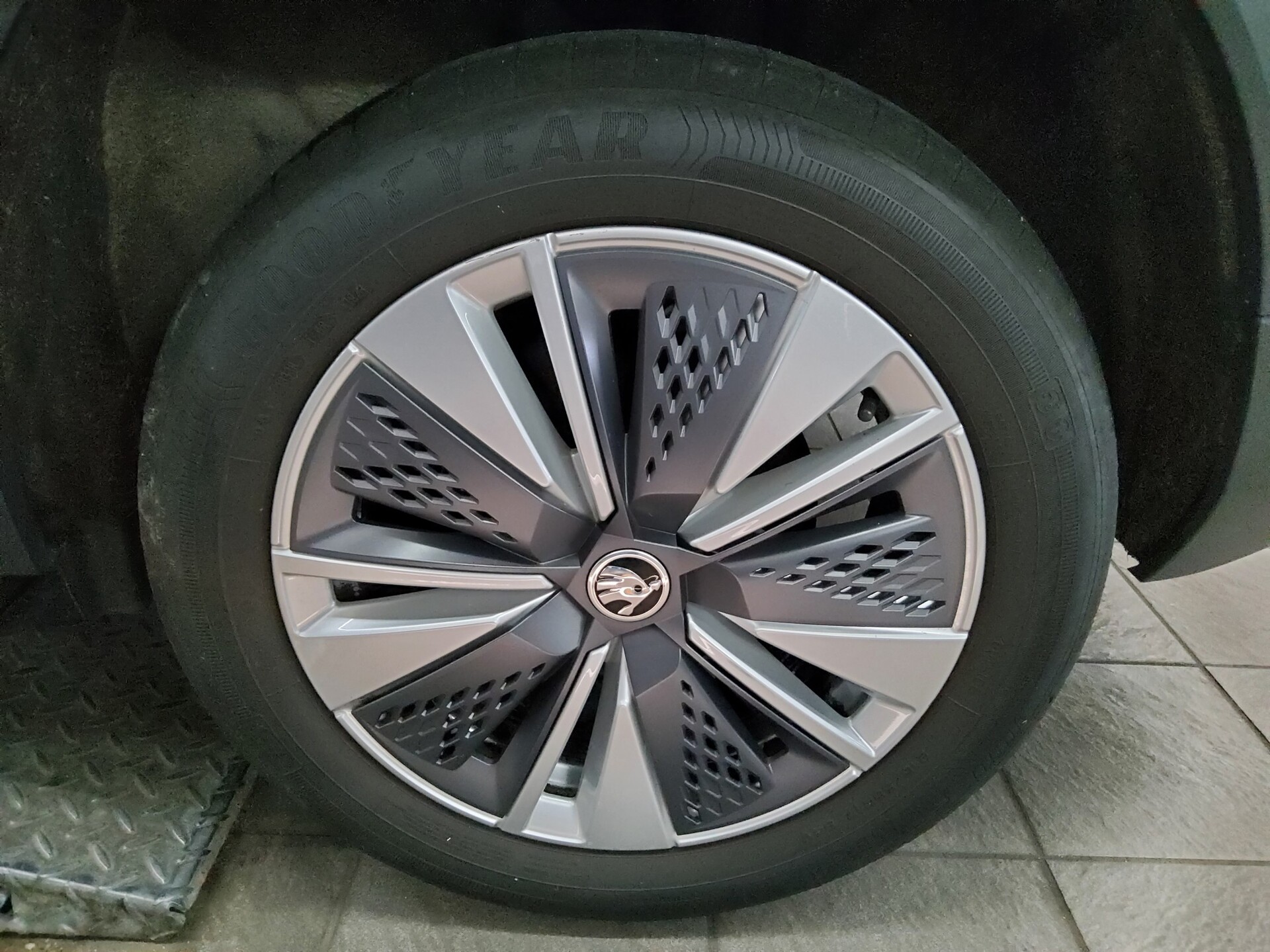 Skoda Karoq 2.0 TDI Ambition Navi LED vc RfK AHK ACC 11