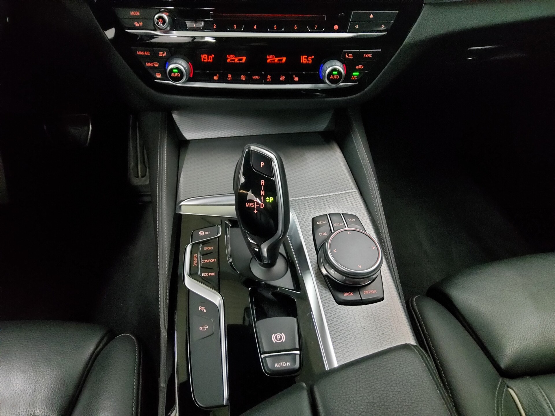 BMW 540i Touring xDr M-Sport Pano HuD H-K LED+ RFK 6