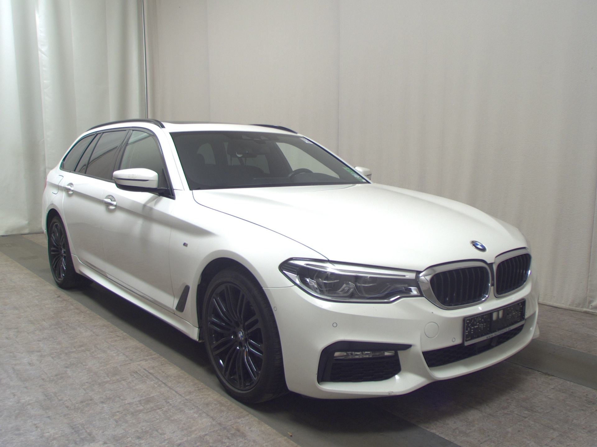 BMW 540i Touring xDr M-Sport Pano HuD H-K LED+ RFK 3